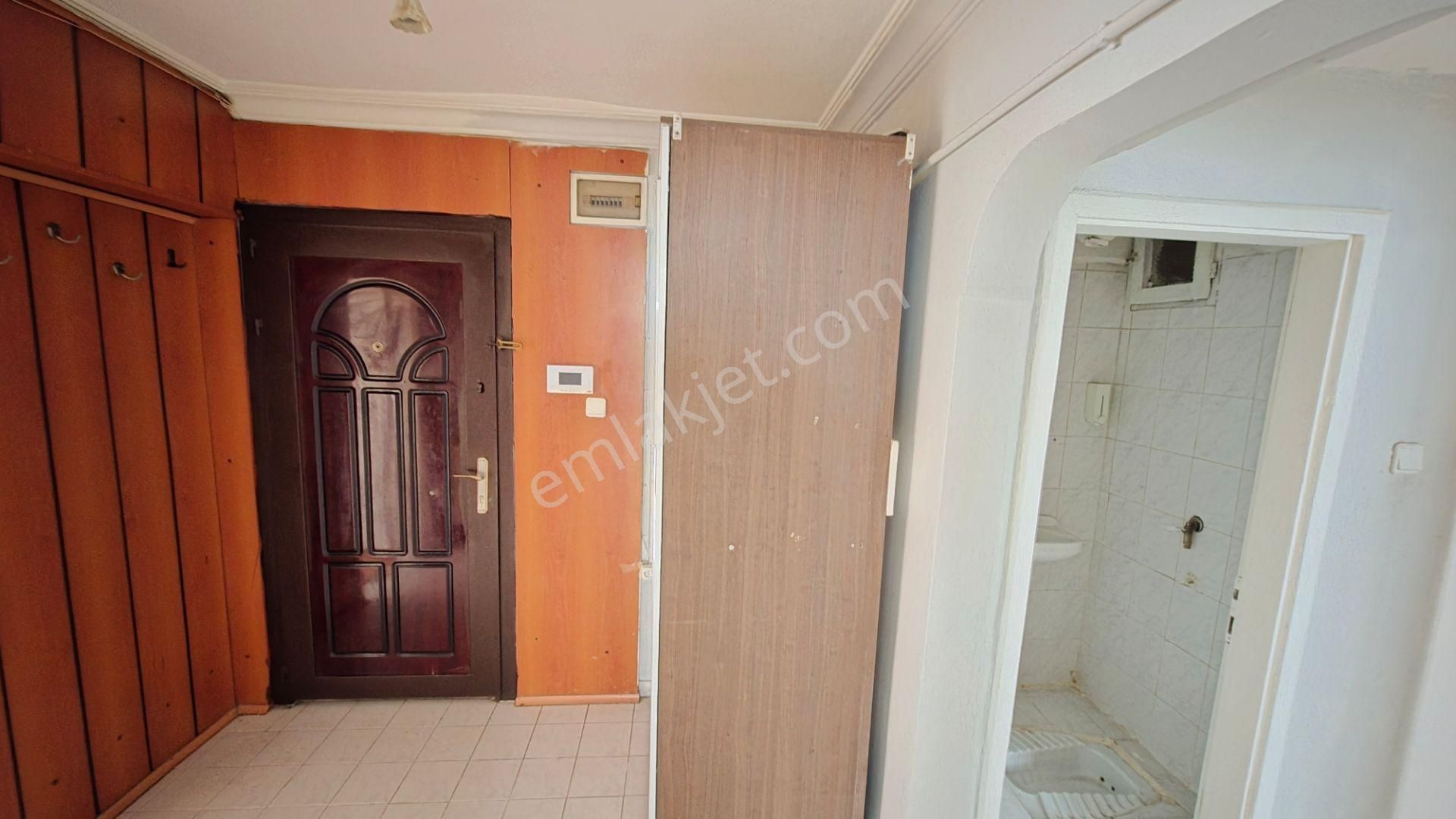 Saimekadında 3. Katta 3+1 Yapılı Kiralık Daire - Görsel 16