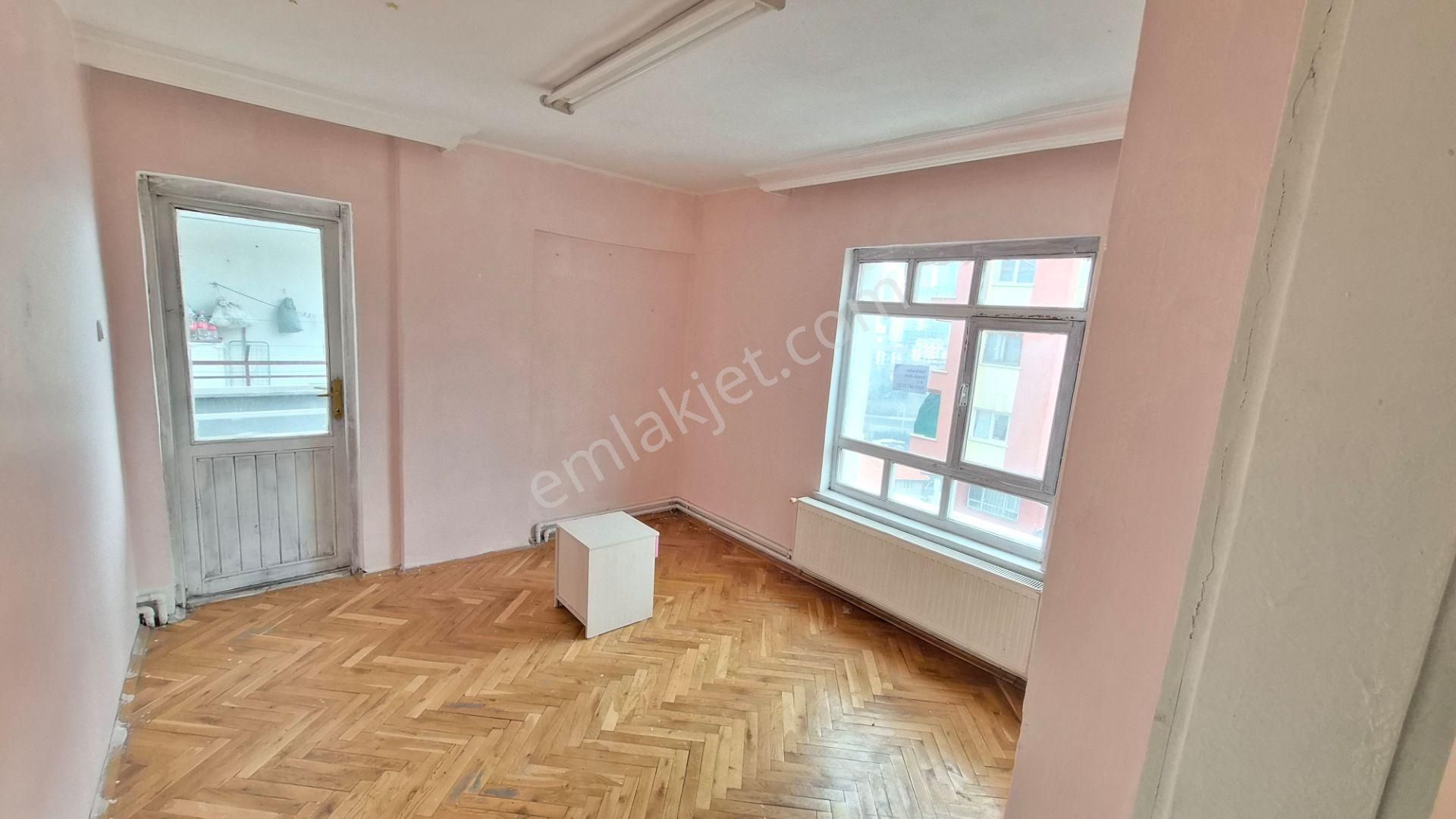 Saimekadında 3. Katta 3+1 Yapılı Kiralık Daire - Görsel 14