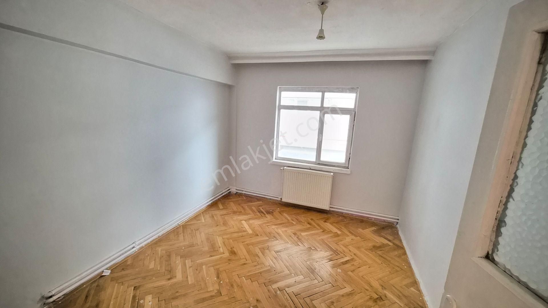 Saimekadında 3. Katta 3+1 Yapılı Kiralık Daire - Görsel 11