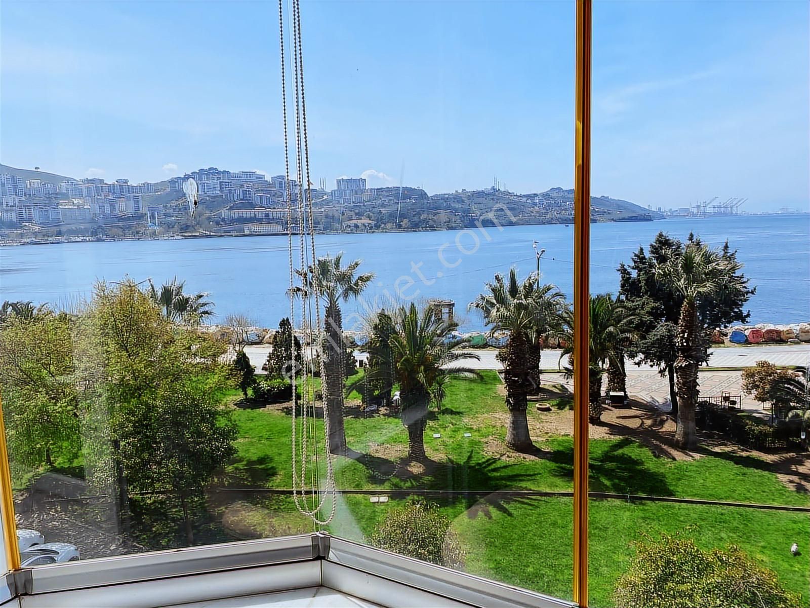 Sahile Cephe Süper Deniz Manzaralı 3+1 Daire