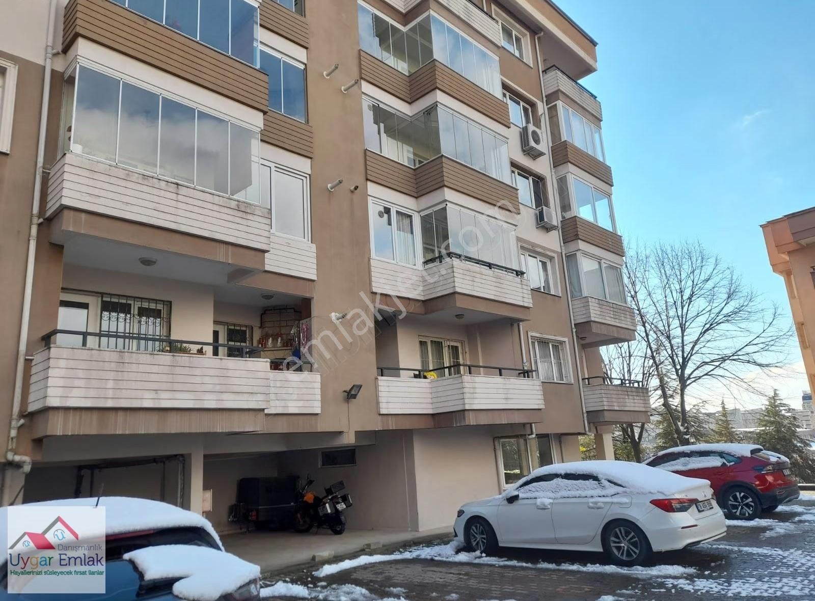 Uygar Emlakdan Acıbadem Ve Barış Anadolu Lıse Yanı Satılık Daire