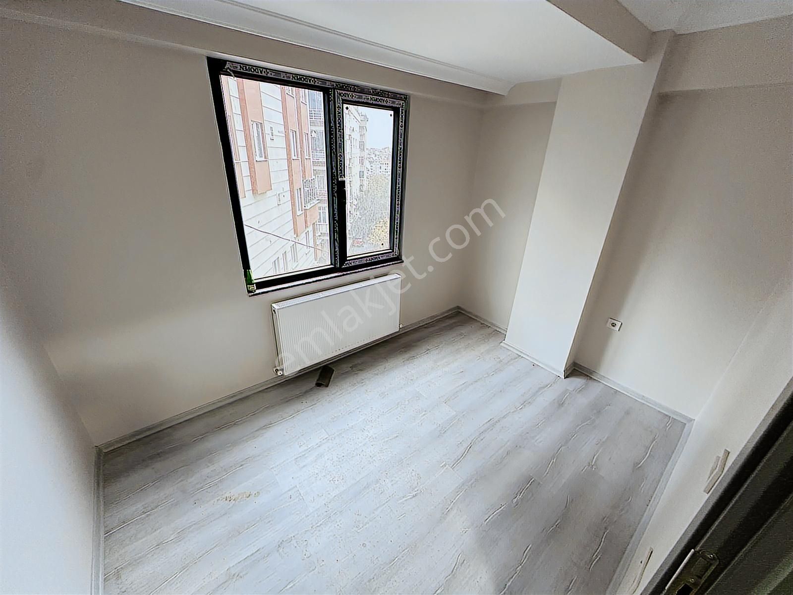 Şeref Emlak'tan Peyman Sokakta Arakat Balkonlu Daire - Görsel 8