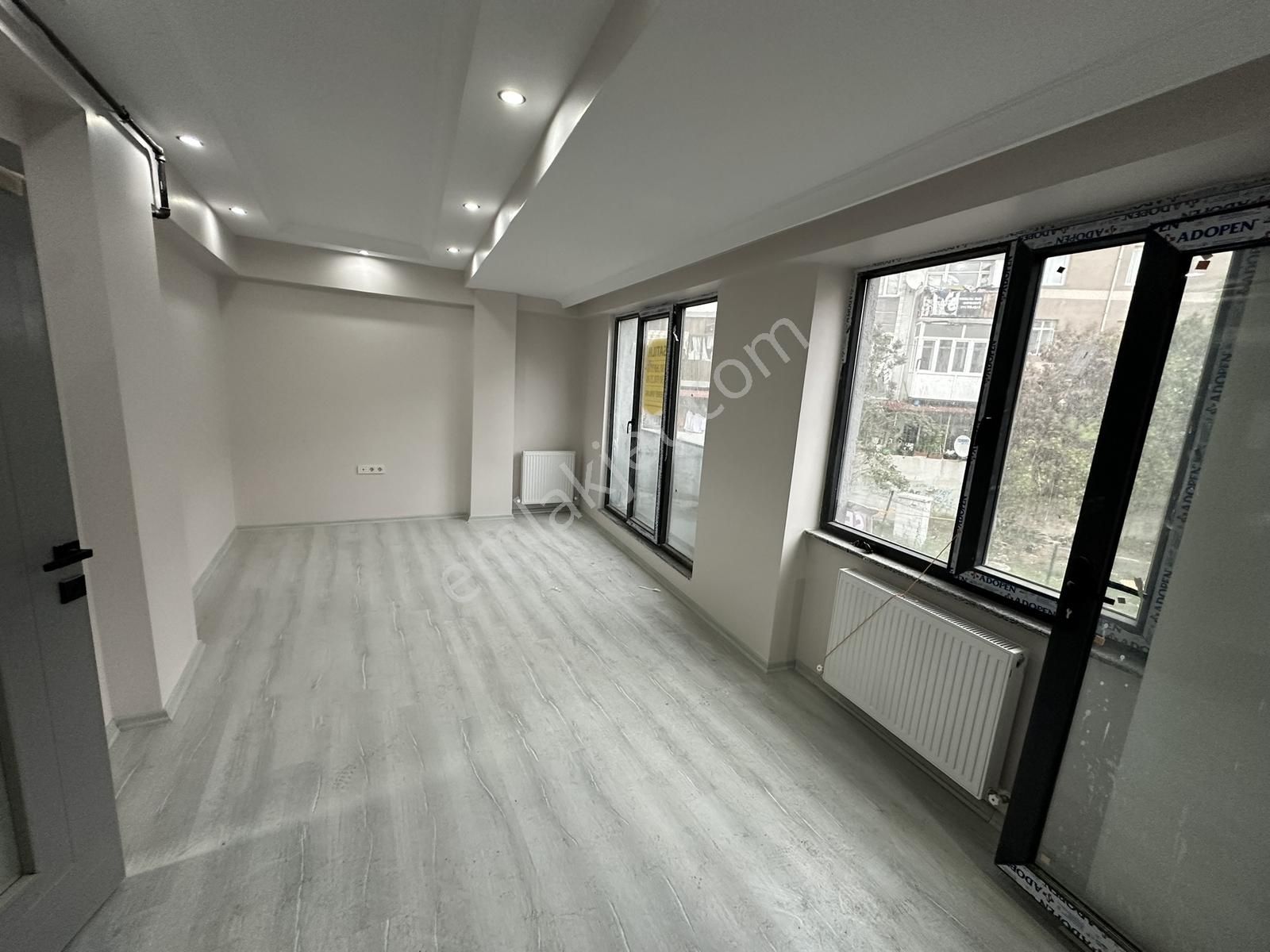 Şeref Emlak'tan Peyman Sokakta Arakat Balkonlu Daire