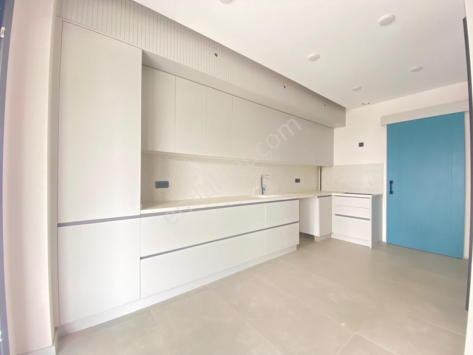 Demirler'den Ferhatlar Koleji Yakını 3+1 Satılık Daire