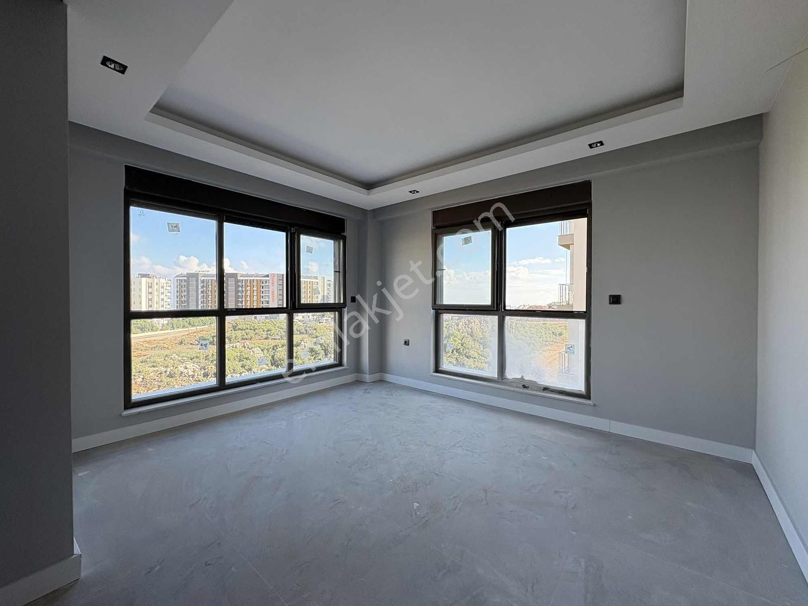 Şehir Hastanesi Yakını, Yerden Isıtmalı Katta 2+1 Satılık Daire