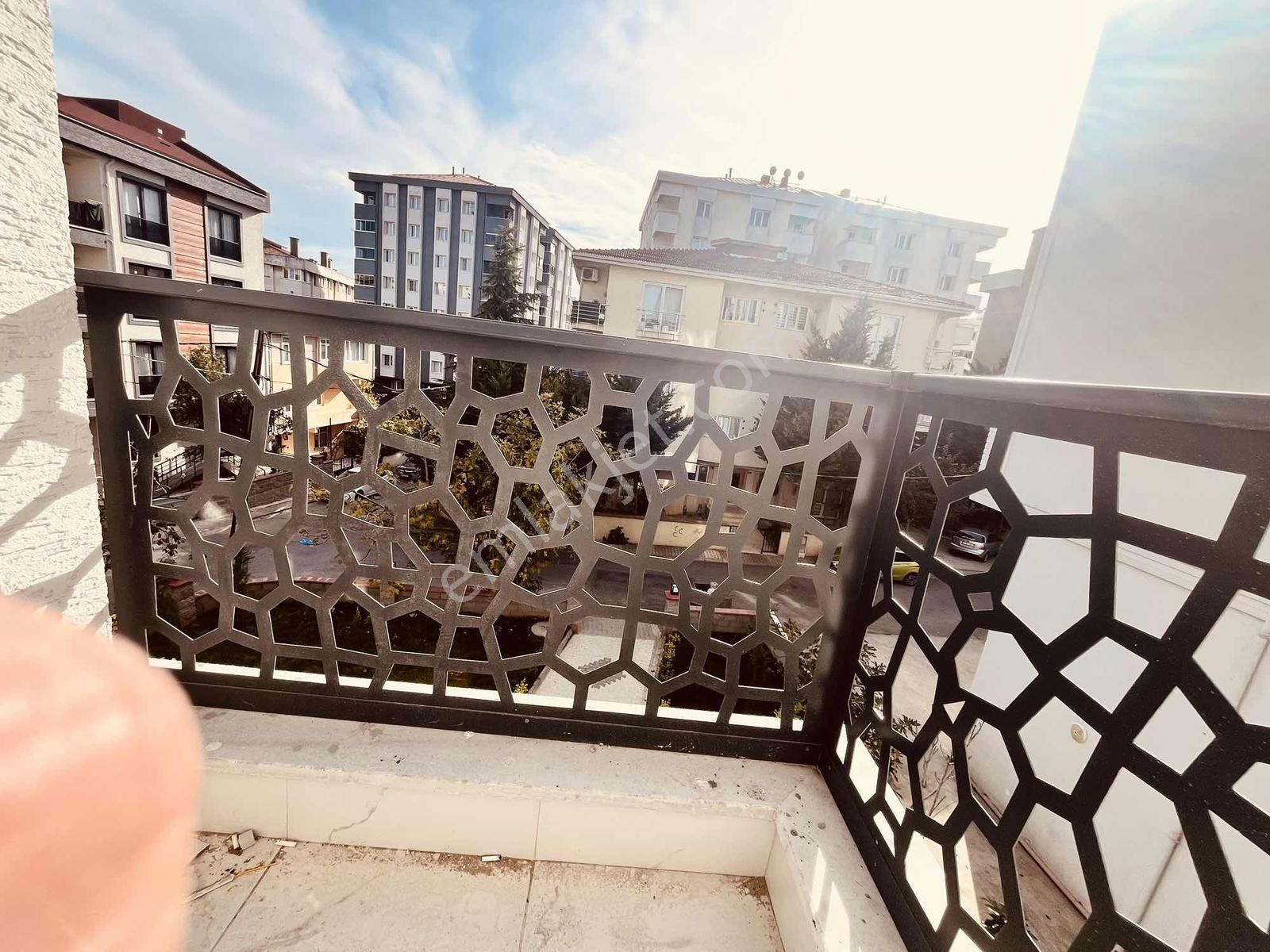 Çekmeköy Metroya Yakın Sıfır 2+1 Otoparklı Arakat Daire - Görsel 25