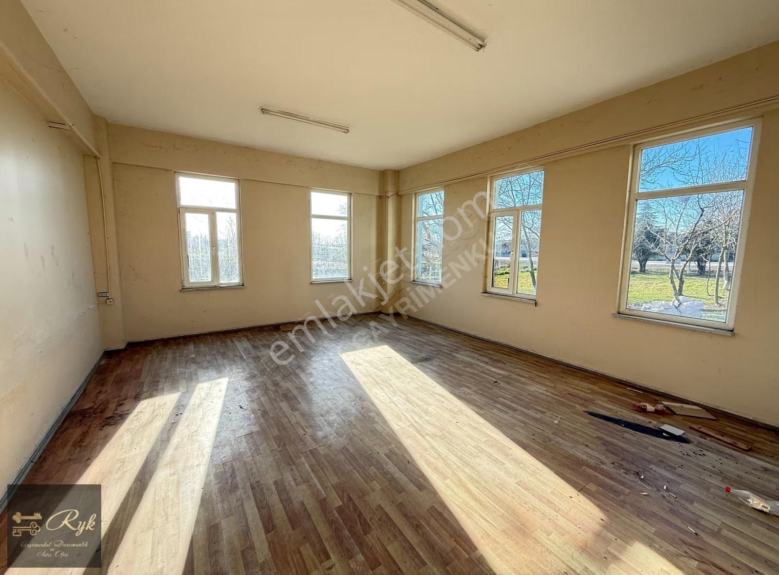 Turgutbeyde Asfalt Üstü Depo & Ofis & Hafif Üretim Tesisi - Görsel 15