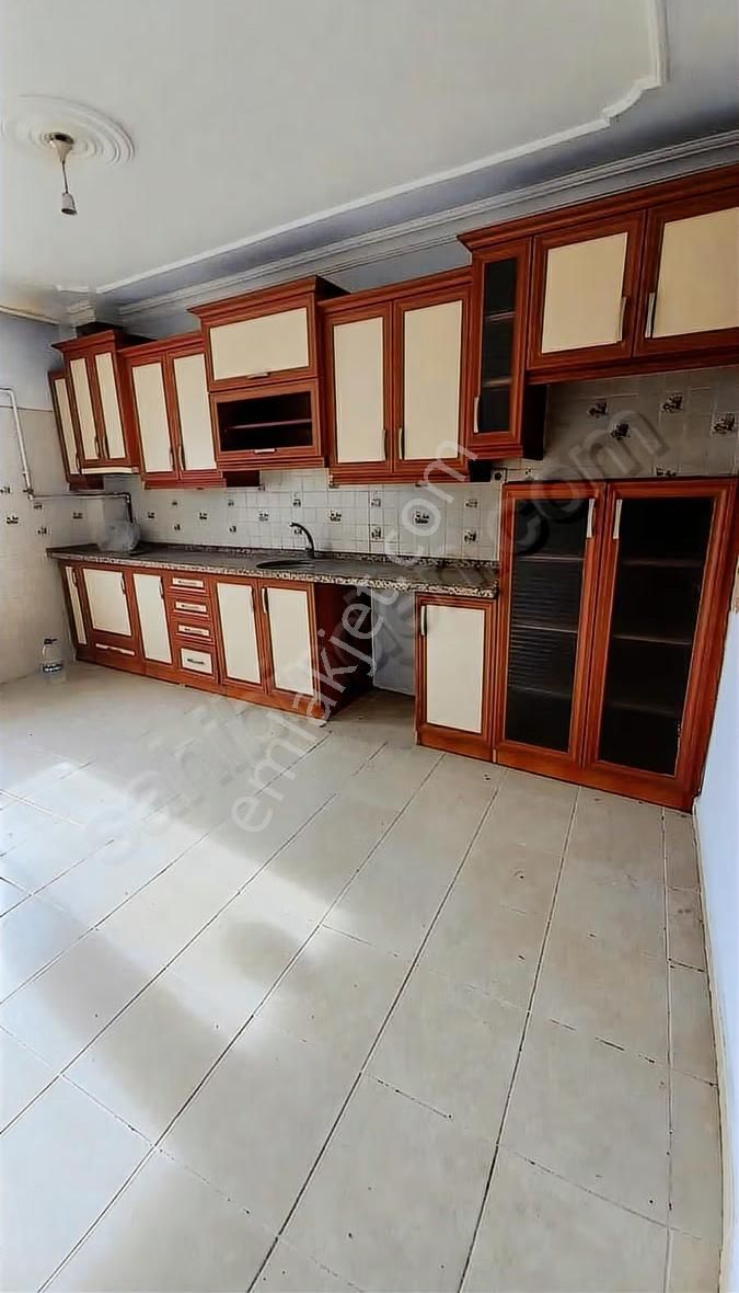 Akhisar Merkezde Satılık Doğalgazlı 3+1 Arakat Daire