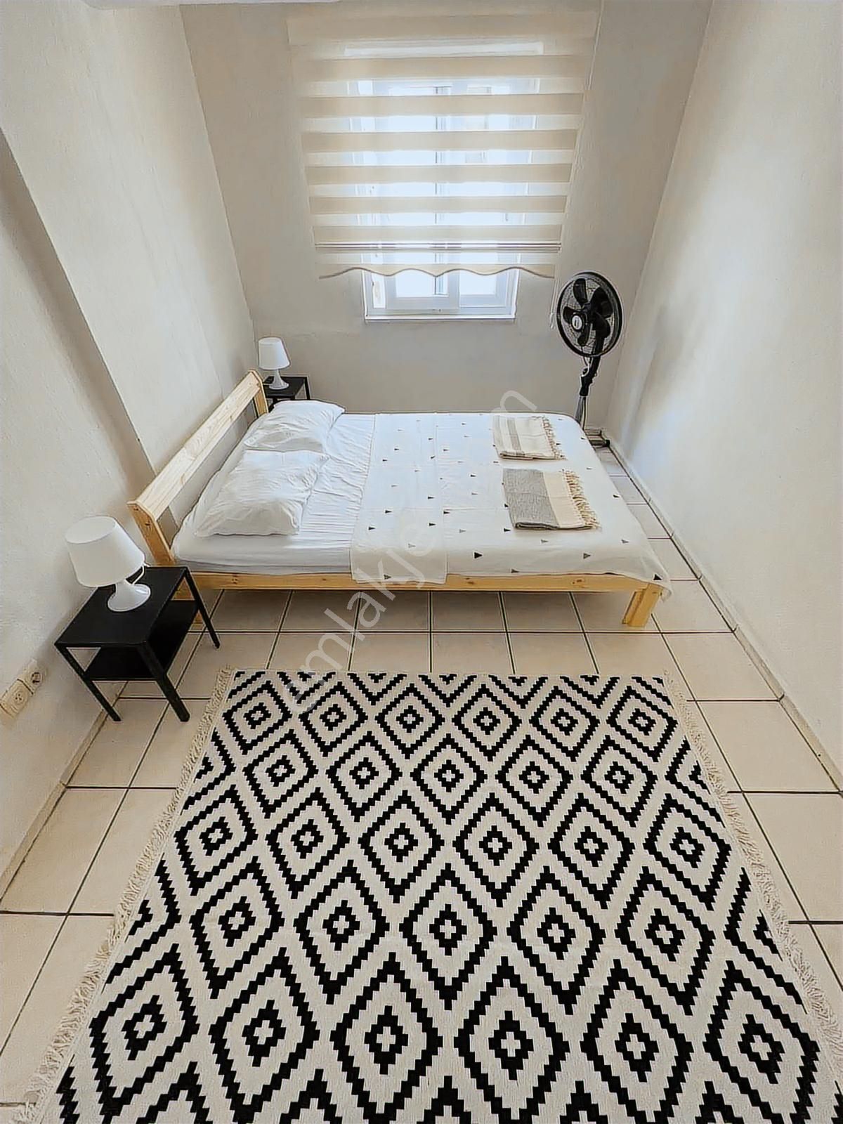 Merkezde Denize Yürüme Mesafesinde 3+1 Eşyalarıyla Satılık Daire - Görsel 24