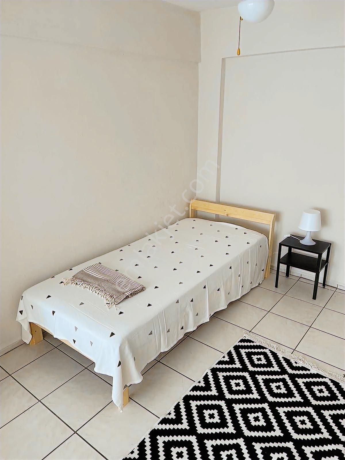 Merkezde Denize Yürüme Mesafesinde 3+1 Eşyalarıyla Satılık Daire - Görsel 14