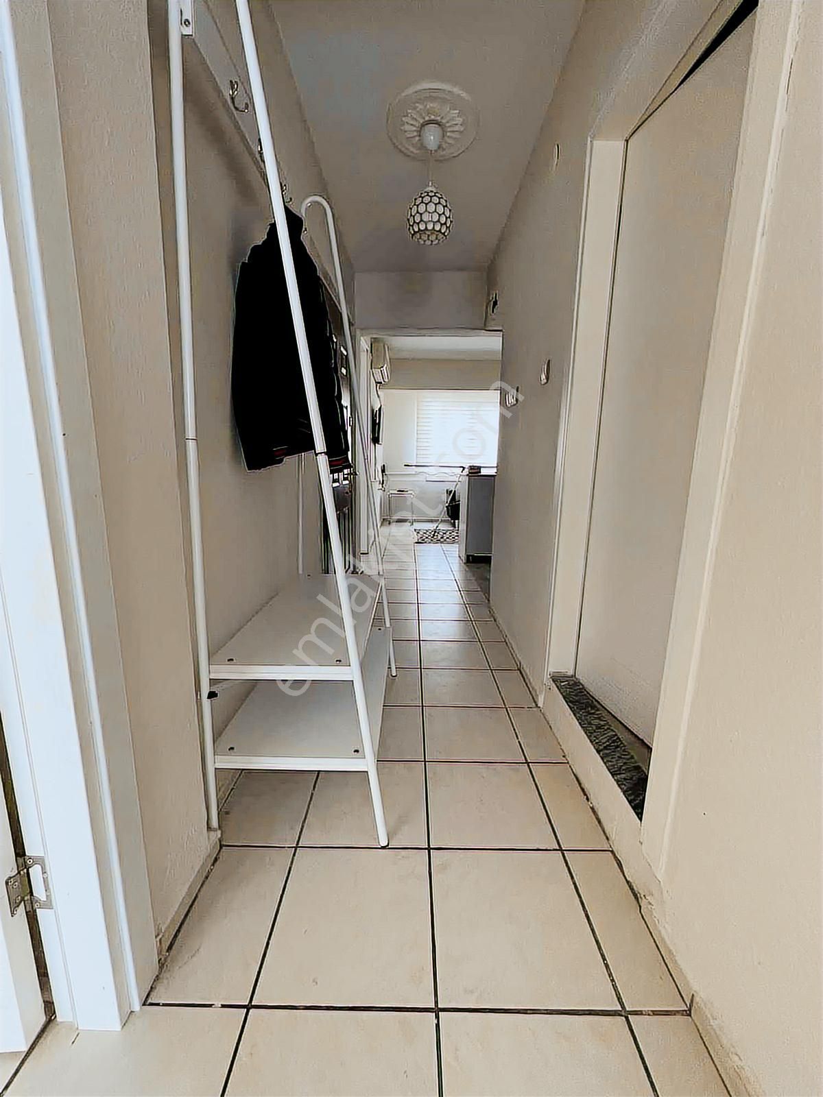 Merkezde Denize Yürüme Mesafesinde 3+1 Eşyalarıyla Satılık Daire - Görsel 13