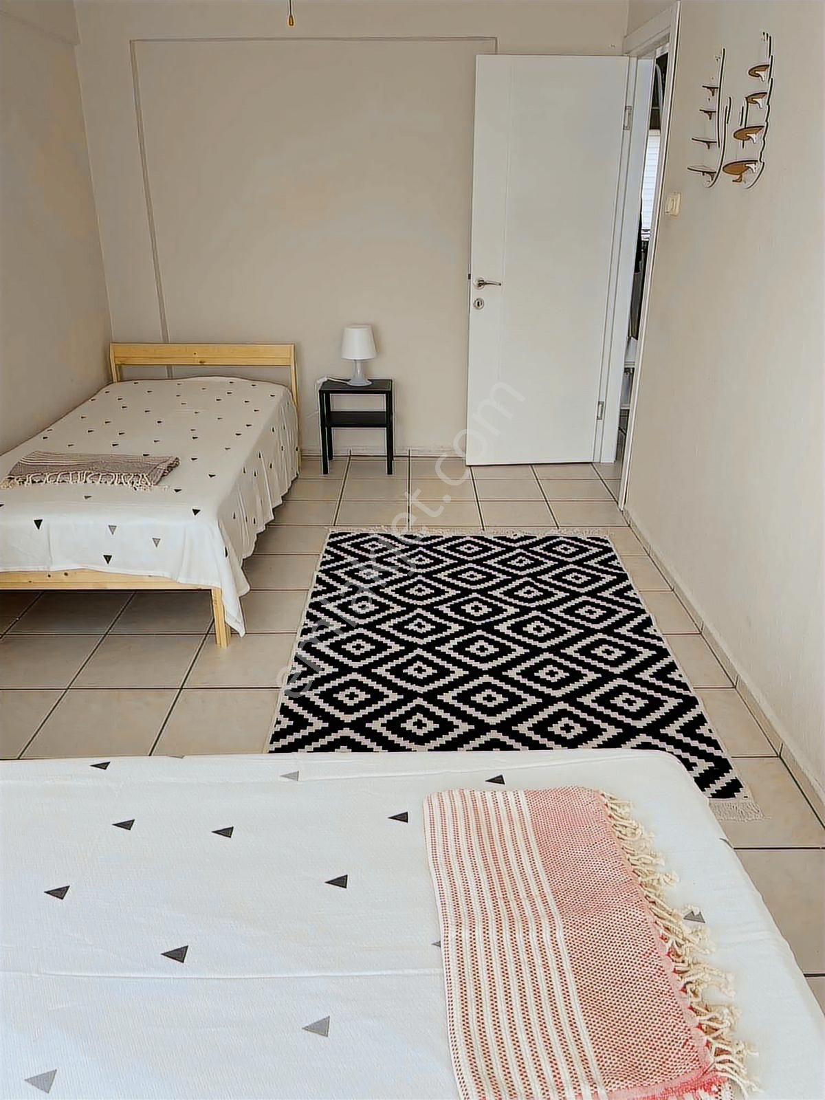 Merkezde Denize Yürüme Mesafesinde 3+1 Eşyalarıyla Satılık Daire - Görsel 4