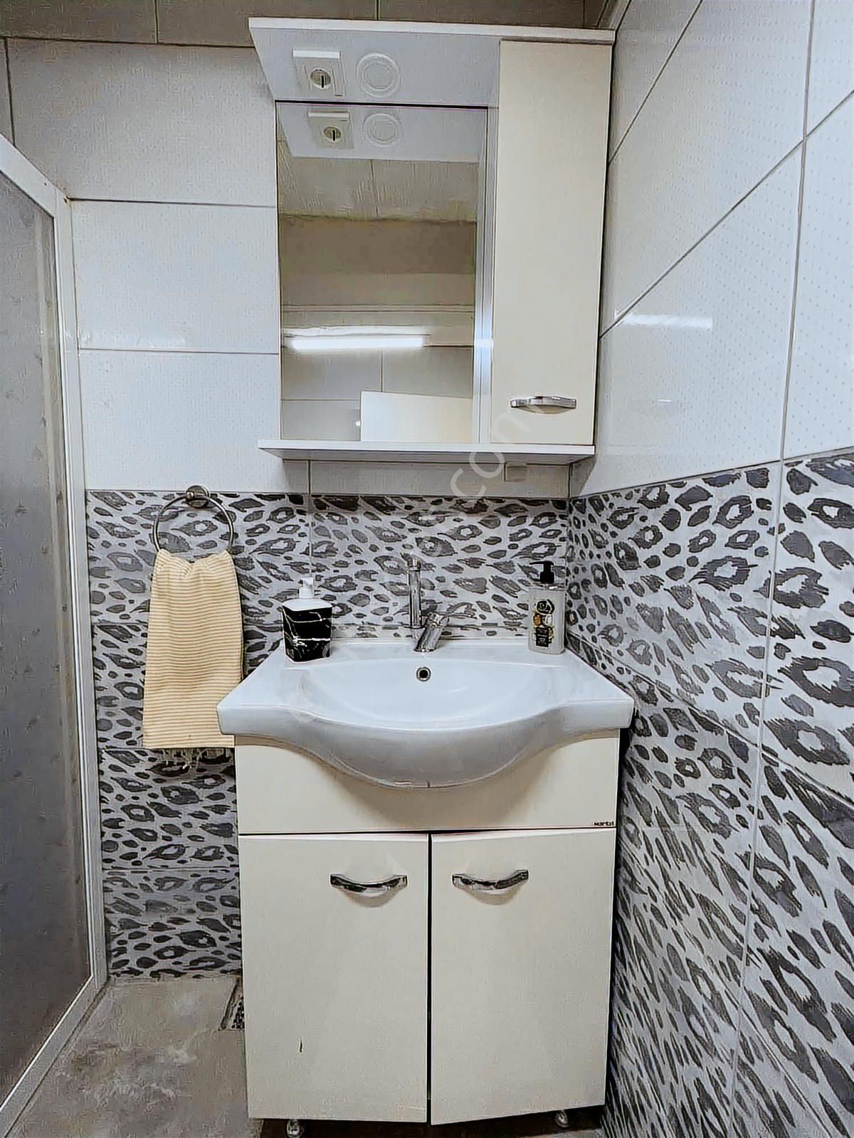 Merkezde Denize Yürüme Mesafesinde 3+1 Eşyalarıyla Satılık Daire - Görsel 16