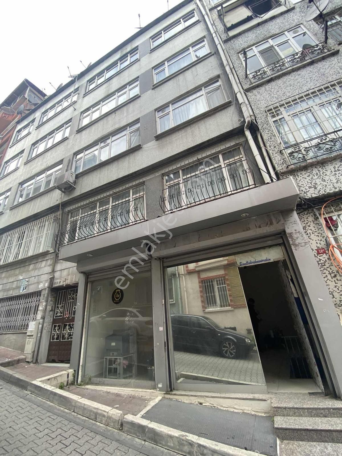 Aksaray Tramvay Durağına 5 Dk 2 Katlı Temiz Dükkan