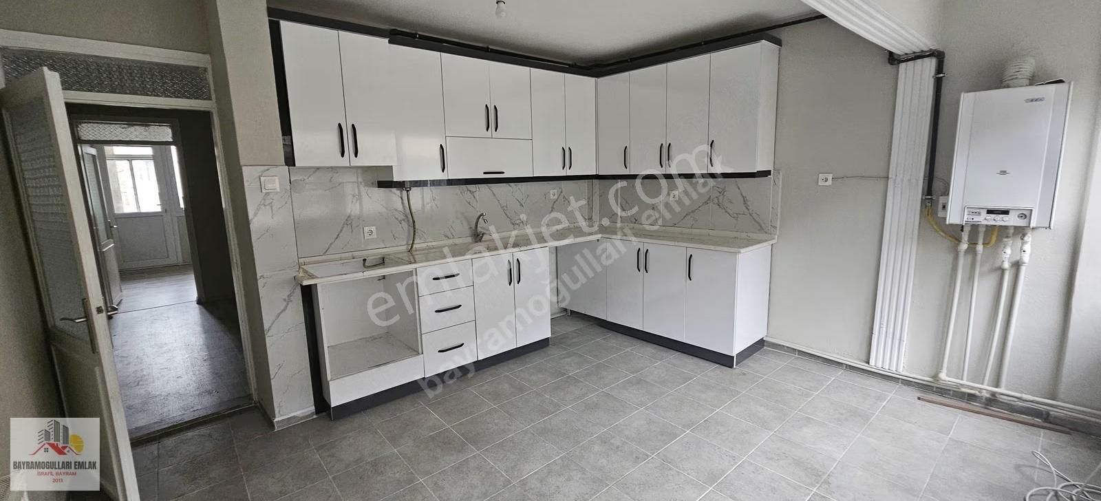 **buca Fırat Mah Satılık 95m2 2+1 Köşe İkinci Kat Daire**