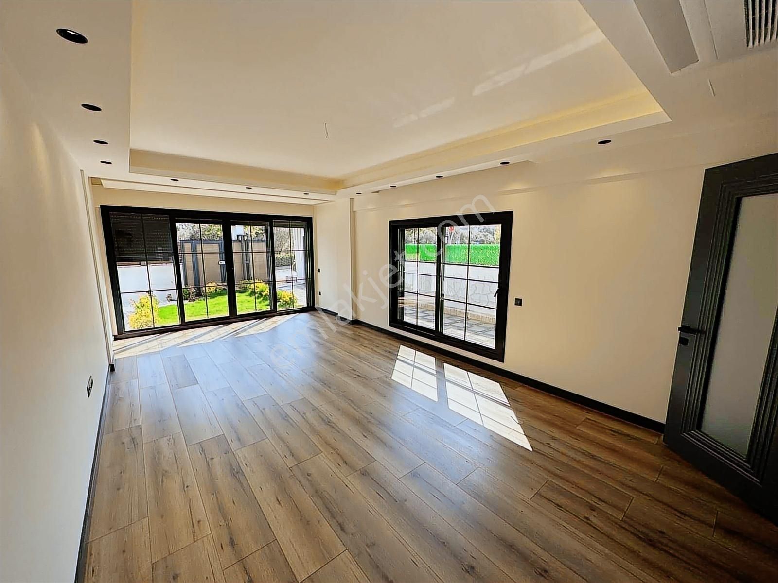 Q'zen Den Kemalpaşa Mahallesinde Geniş Lüks Sıfır 4+1 Villa - Görsel 19