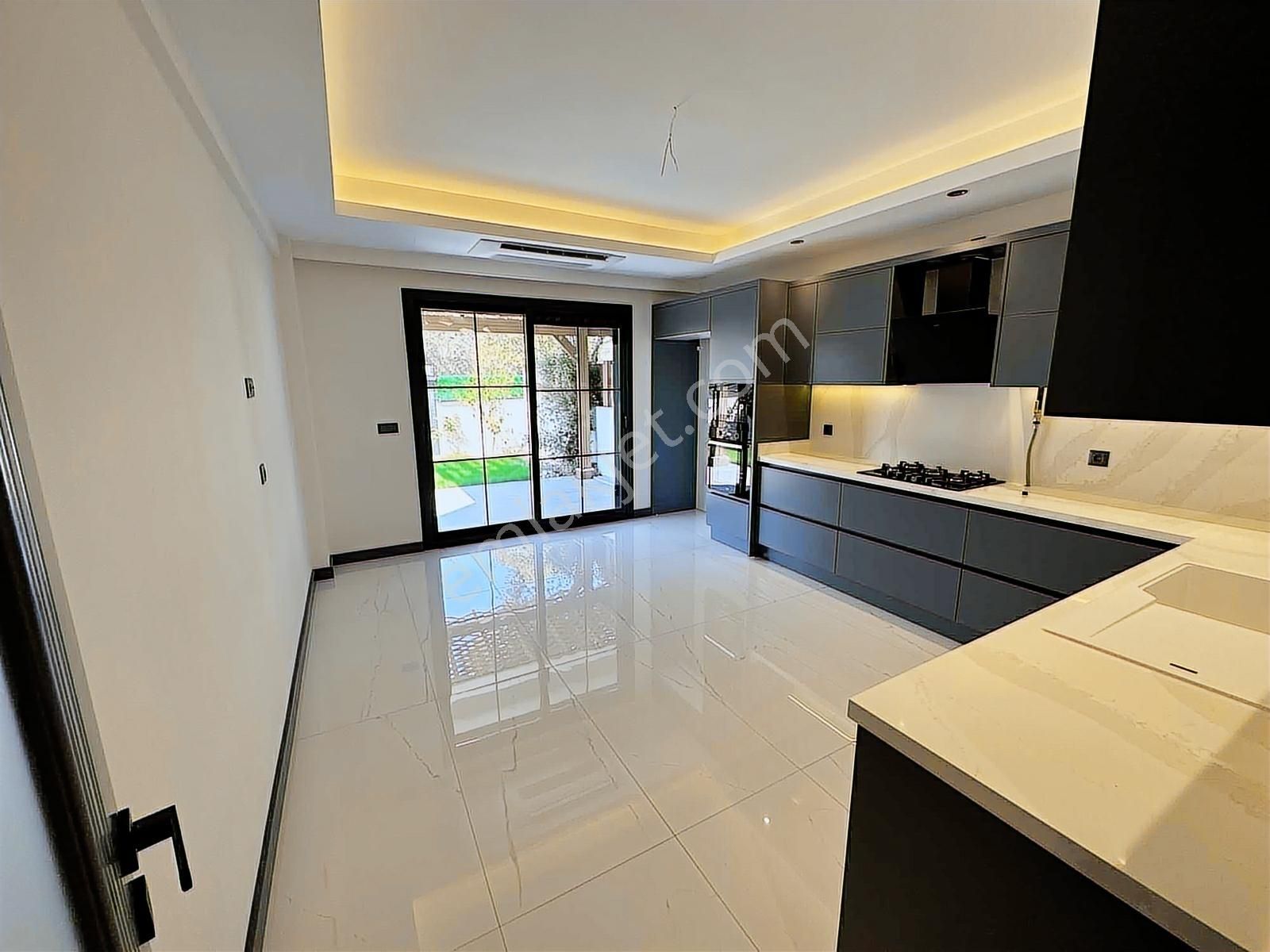 Q'zen Den Kemalpaşa Mahallesinde Geniş Lüks Sıfır 4+1 Villa - Görsel 23