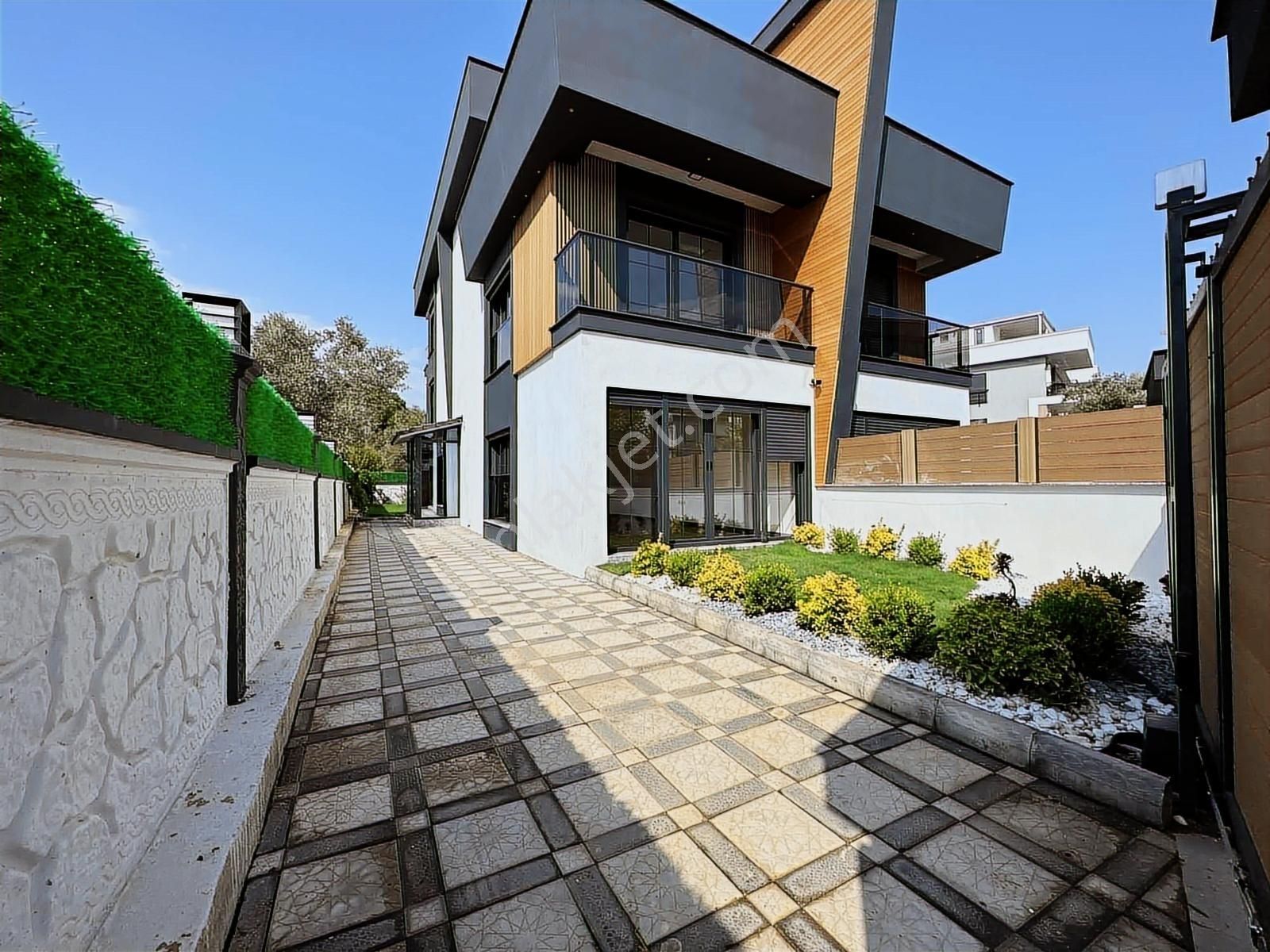Q'zen Den Kemalpaşa Mahallesinde Geniş Lüks Sıfır 4+1 Villa - Görsel 15