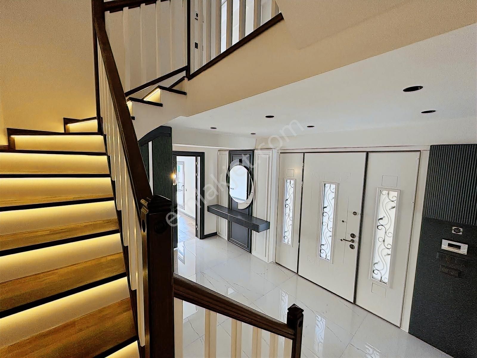 Q'zen Den Kemalpaşa Mahallesinde Geniş Lüks Sıfır 4+1 Villa - Görsel 23