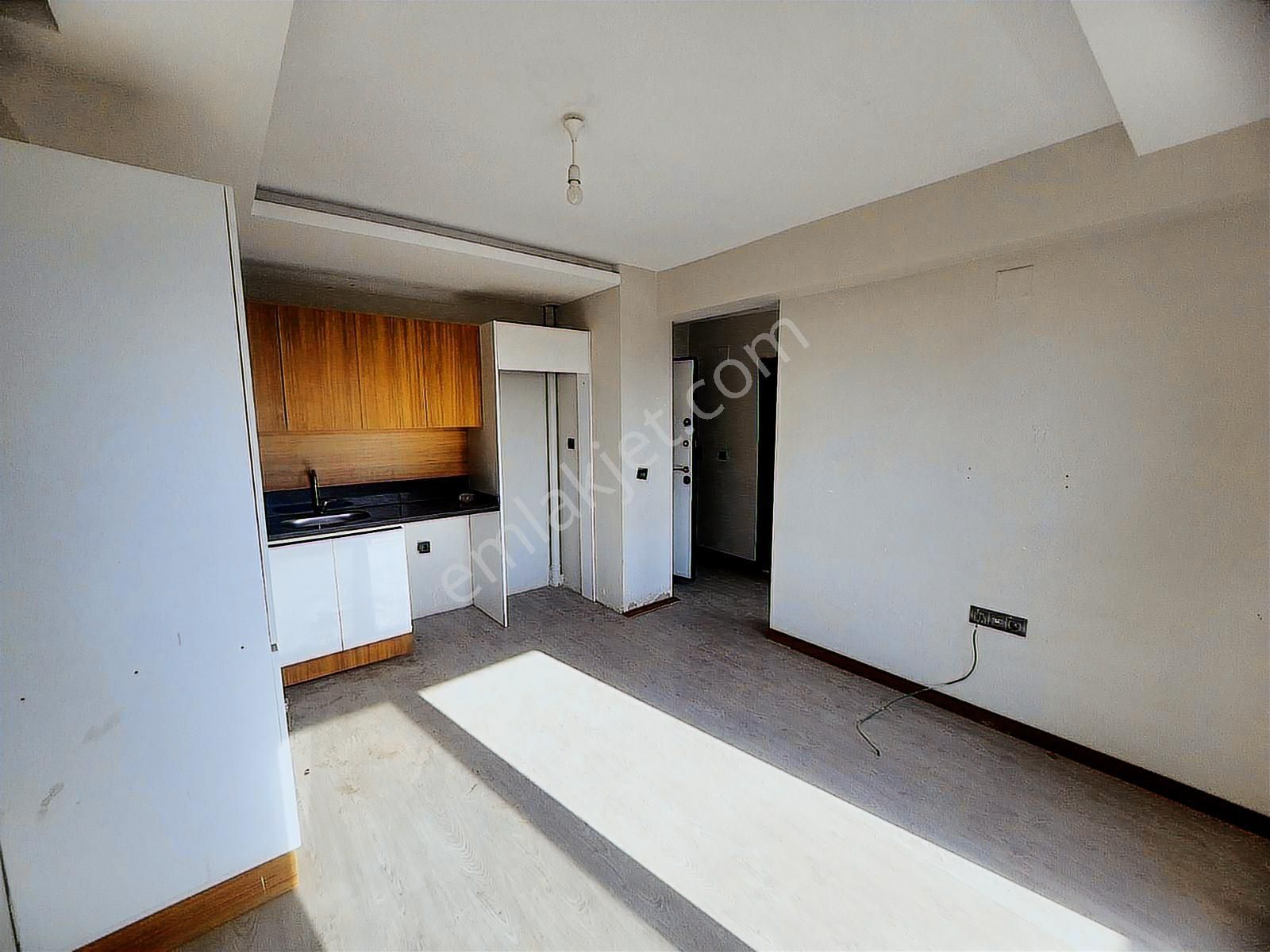 Gültepe Migros Yanı Balkonlu 1+1 Yeni Bına Iskanlı