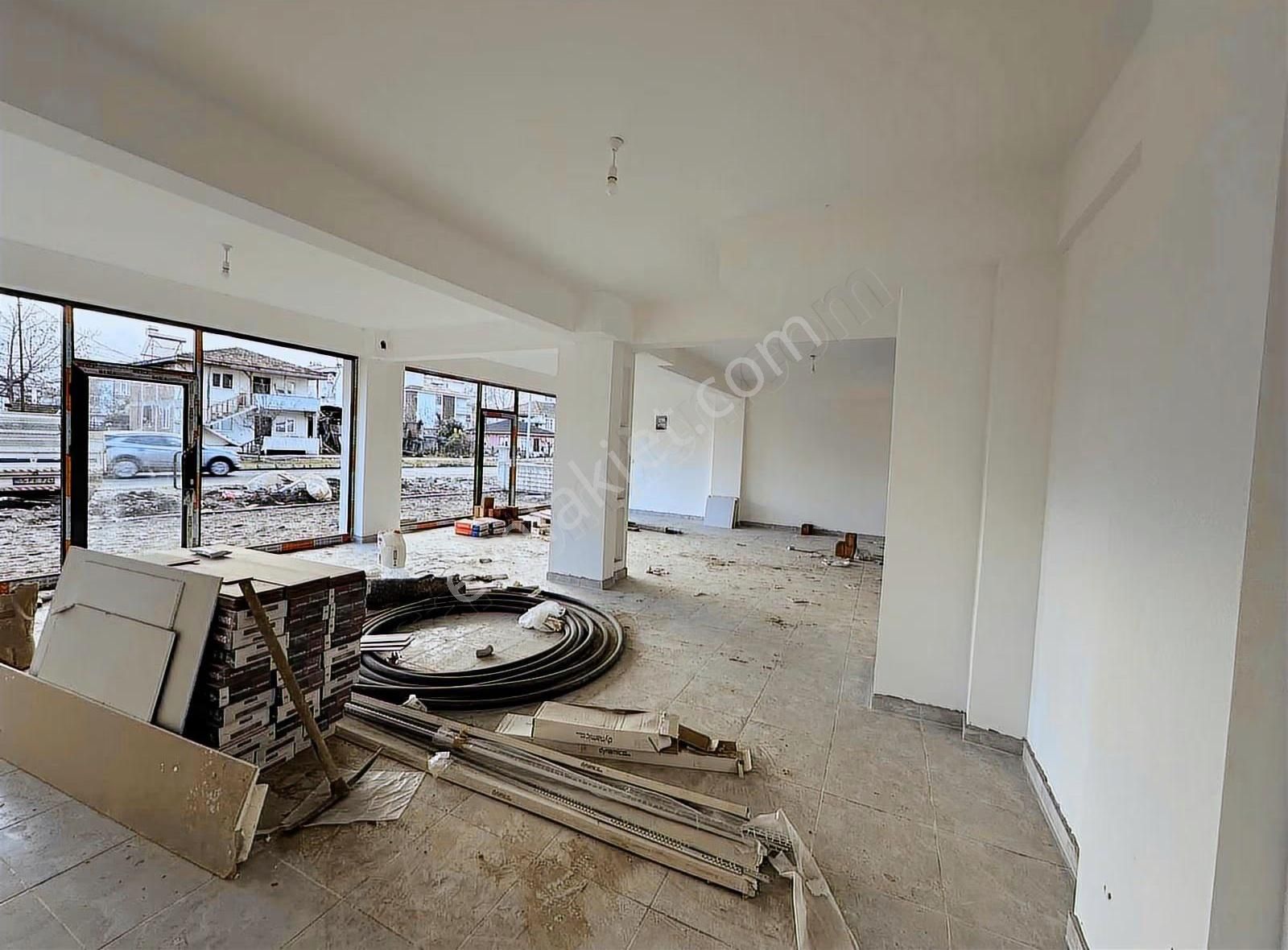 Öz-emmax Dan İstasyon Caddesinde 113m2 Kiralık Dükkan - Görsel 5