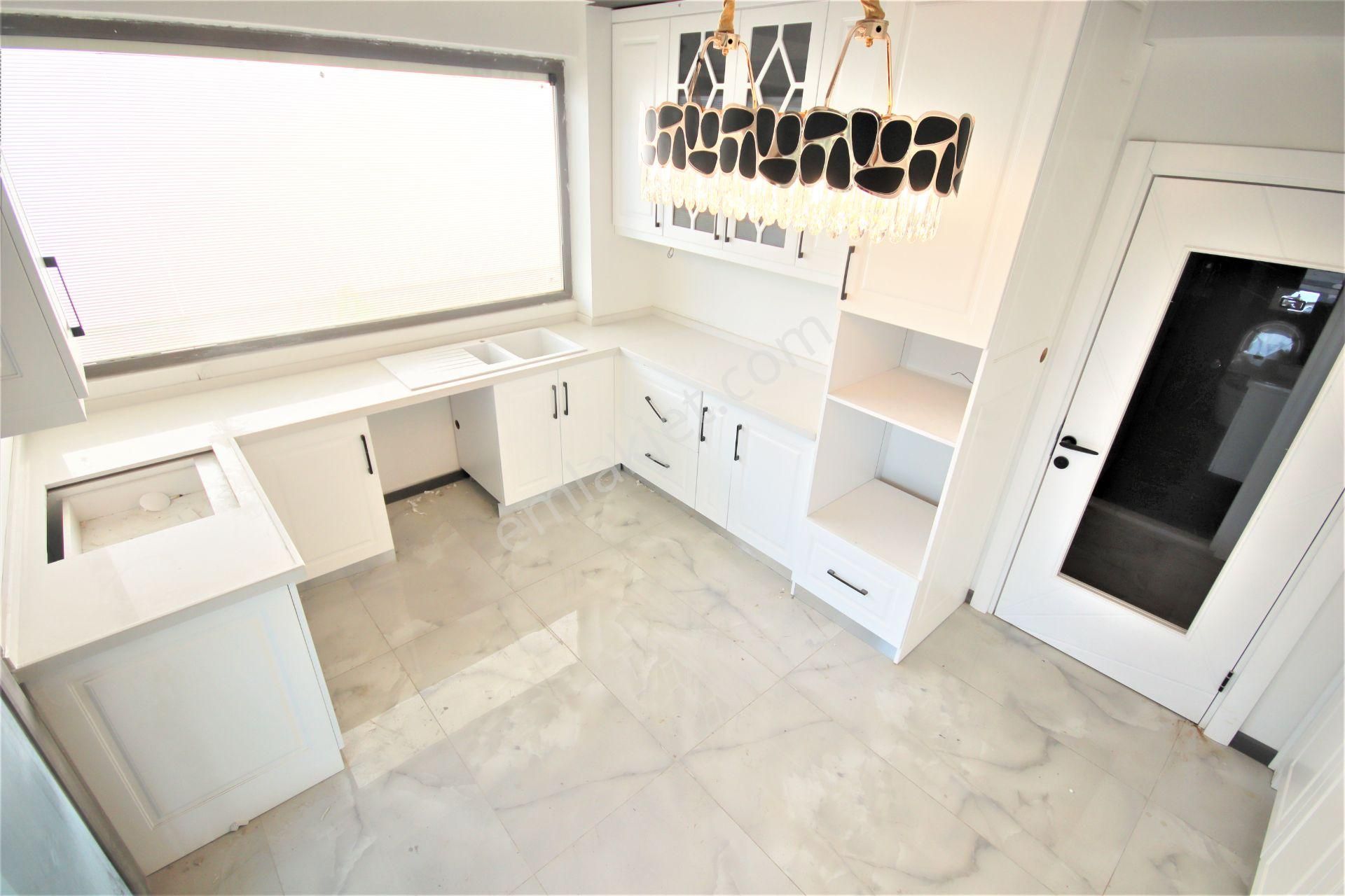 Aygülden Edremit'de Site İçi Ayrı Mutfak Ebeveyn Banyolu Havuzlu 4+1 Bağımsız Satılık Müstakil Villa - Görsel 5