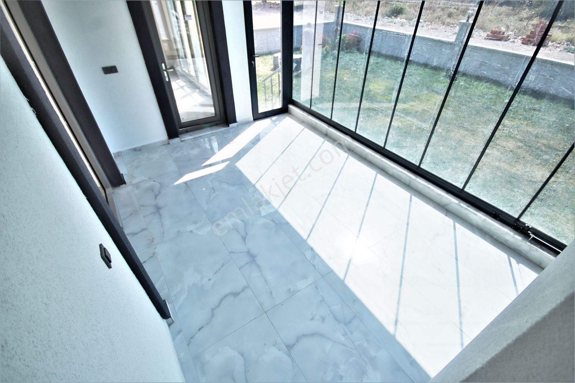 Aygülden Edremit'de Site İçi Ayrı Mutfak Ebeveyn Banyolu Havuzlu 4+1 Bağımsız Satılık Müstakil Villa - Görsel 7