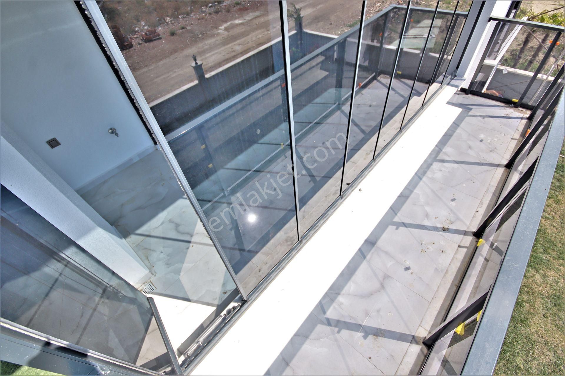 Aygülden Edremit'de Site İçi Ayrı Mutfak Ebeveyn Banyolu Havuzlu 4+1 Bağımsız Satılık Müstakil Villa - Görsel 33