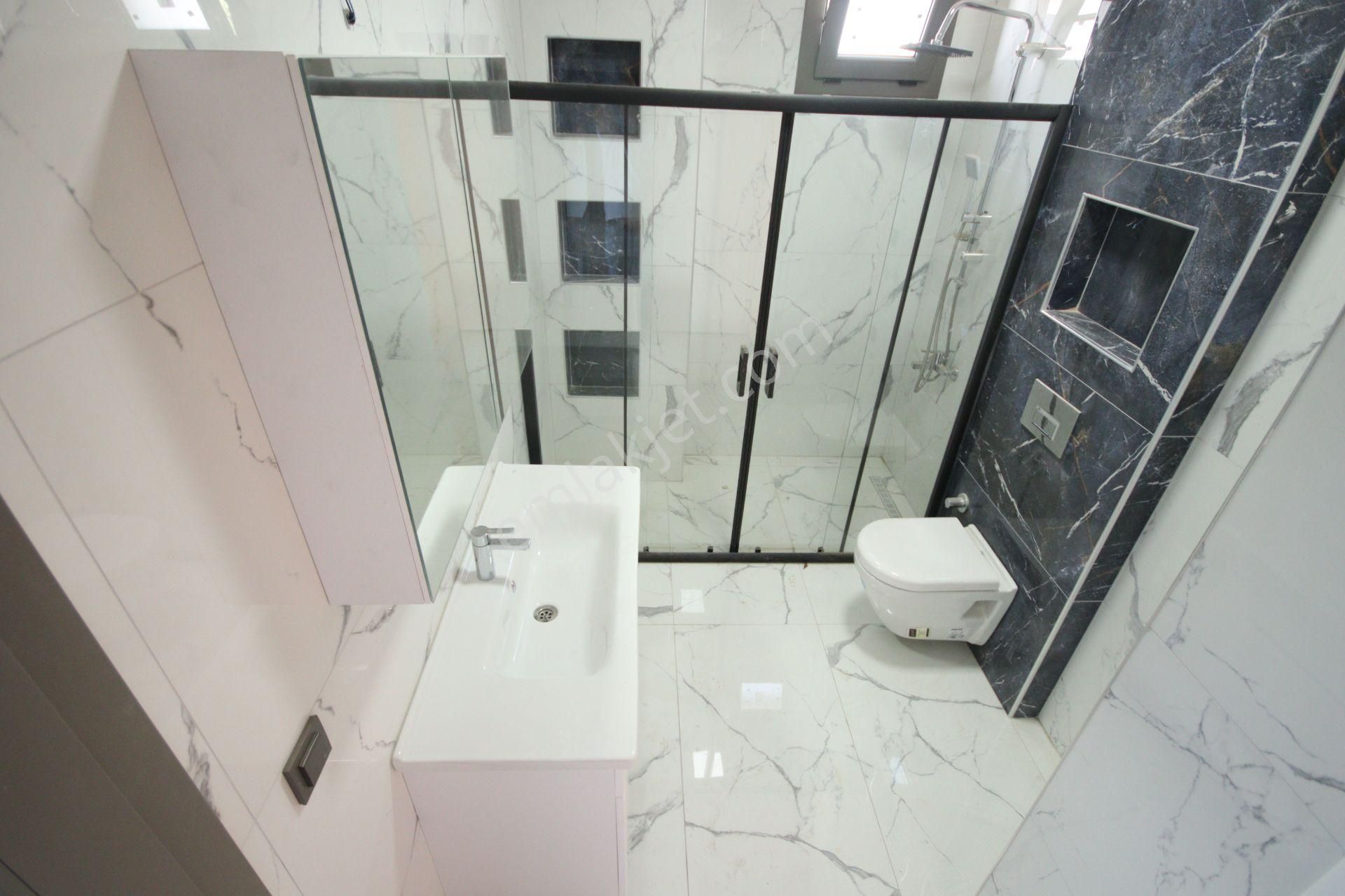 Aygülden Edremit'de Site İçi Ayrı Mutfak Ebeveyn Banyolu Havuzlu 4+1 Bağımsız Satılık Müstakil Villa - Görsel 34