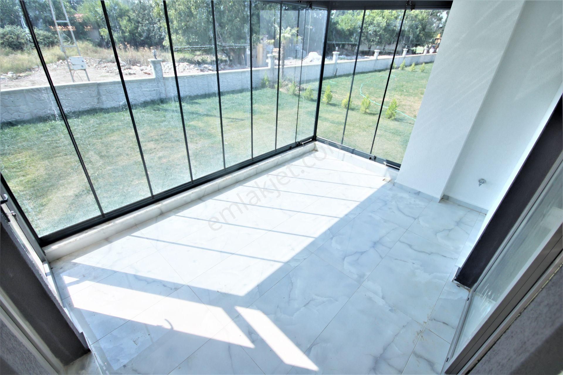 Aygülden Edremit'de Site İçi Ayrı Mutfak Ebeveyn Banyolu Havuzlu 4+1 Bağımsız Satılık Müstakil Villa - Görsel 17