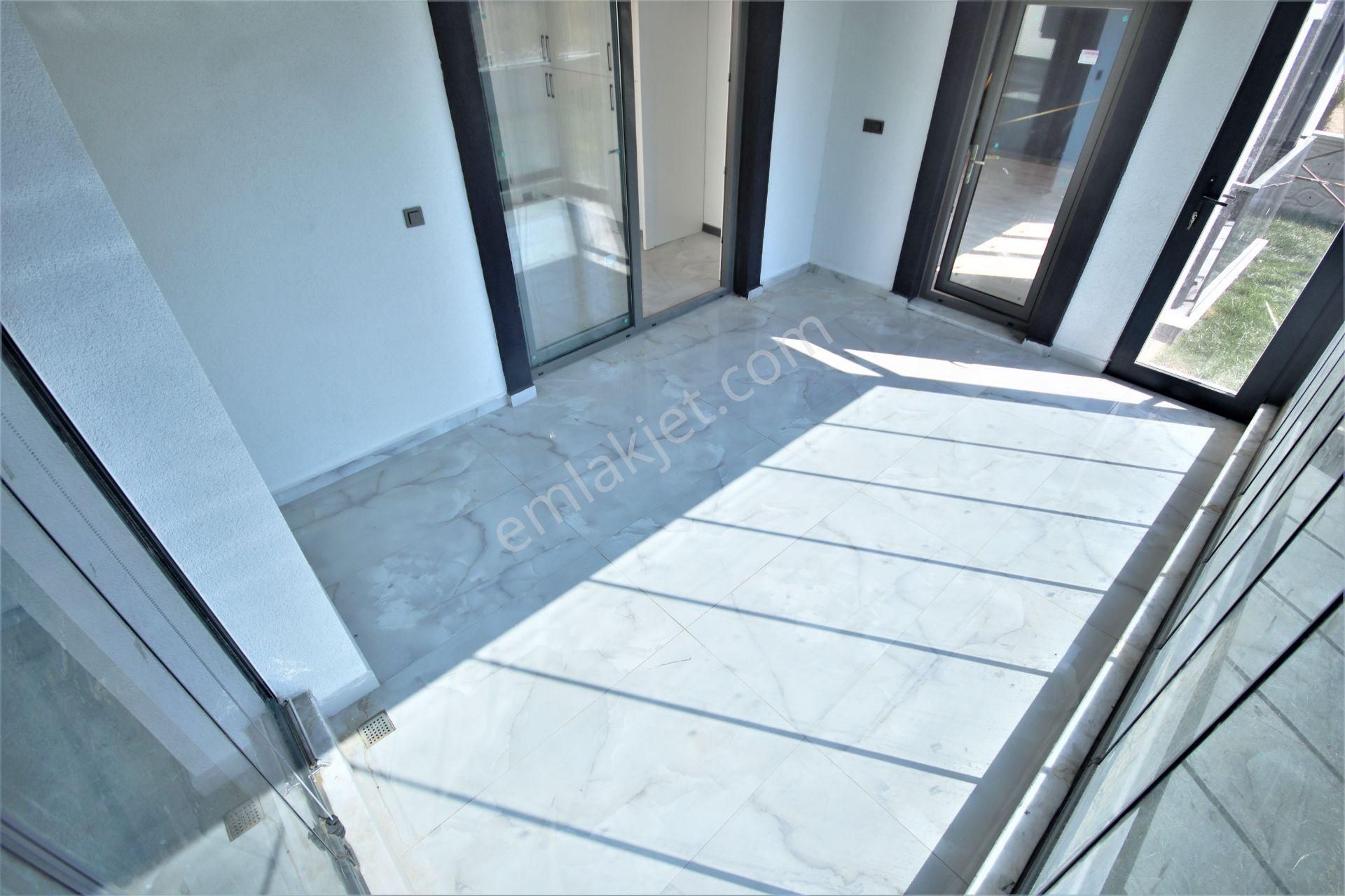 Aygülden Edremit'de Site İçi Ayrı Mutfak Ebeveyn Banyolu Havuzlu 4+1 Bağımsız Satılık Müstakil Villa - Görsel 12