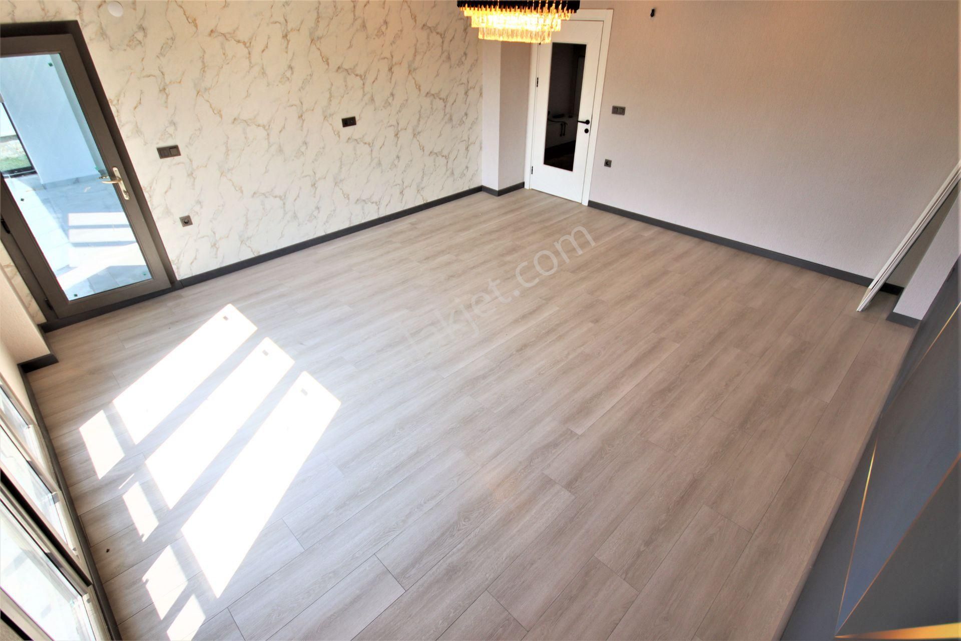 Aygülden Edremit'de Site İçi Ayrı Mutfak Ebeveyn Banyolu Havuzlu 4+1 Bağımsız Satılık Müstakil Villa - Görsel 9