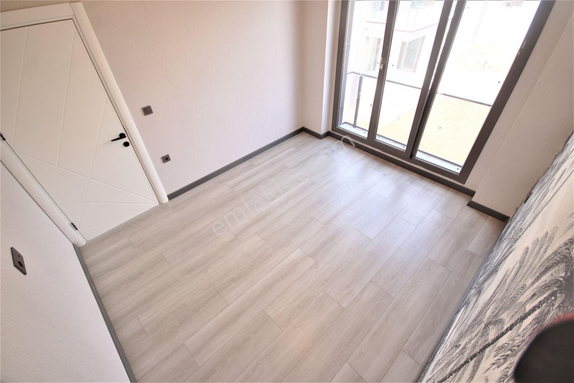 Aygülden Edremit'de Site İçi Ayrı Mutfak Ebeveyn Banyolu Havuzlu 4+1 Bağımsız Satılık Müstakil Villa - Görsel 20