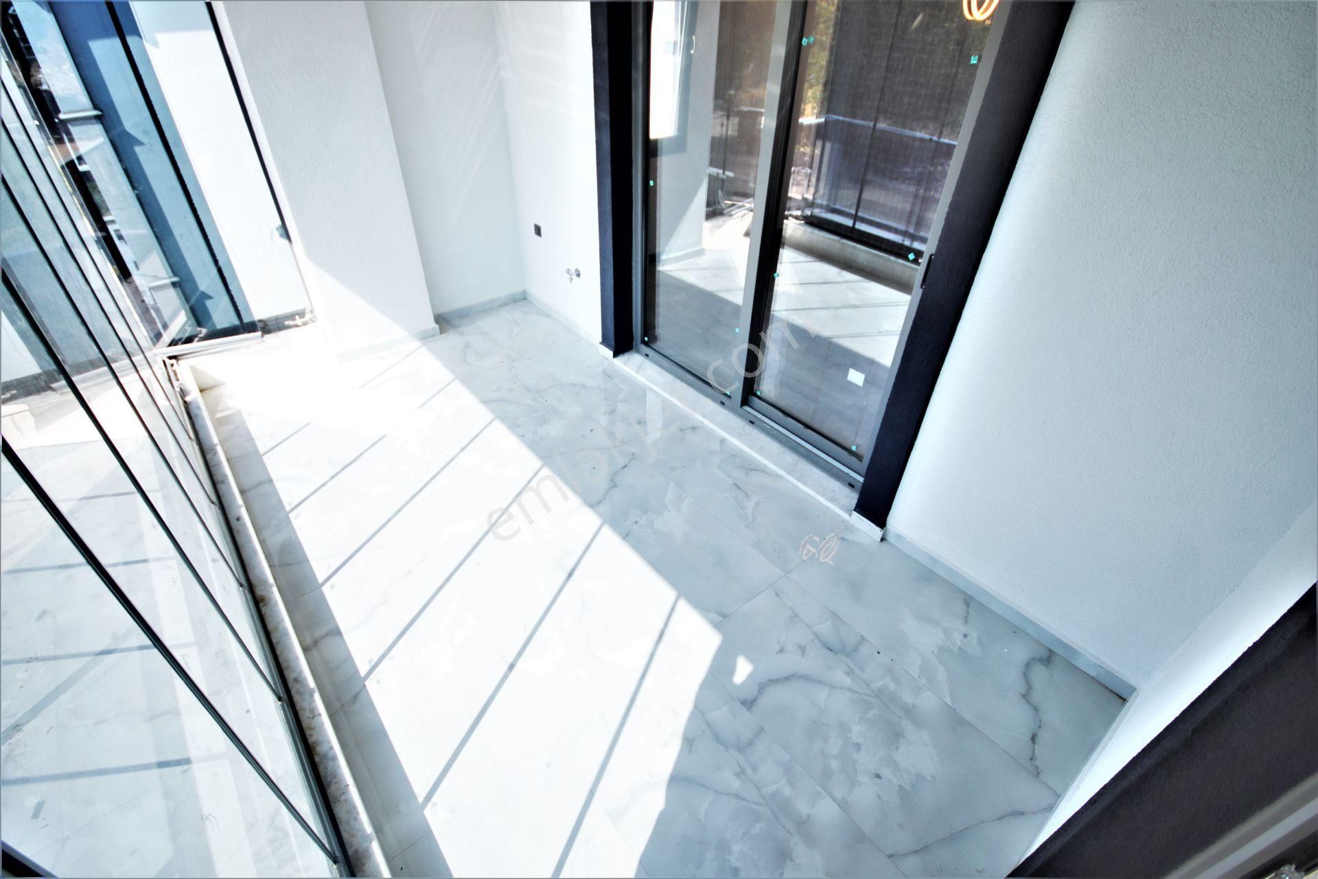 Aygülden Edremit'de Site İçi Ayrı Mutfak Ebeveyn Banyolu Havuzlu 4+1 Bağımsız Satılık Müstakil Villa - Görsel 29