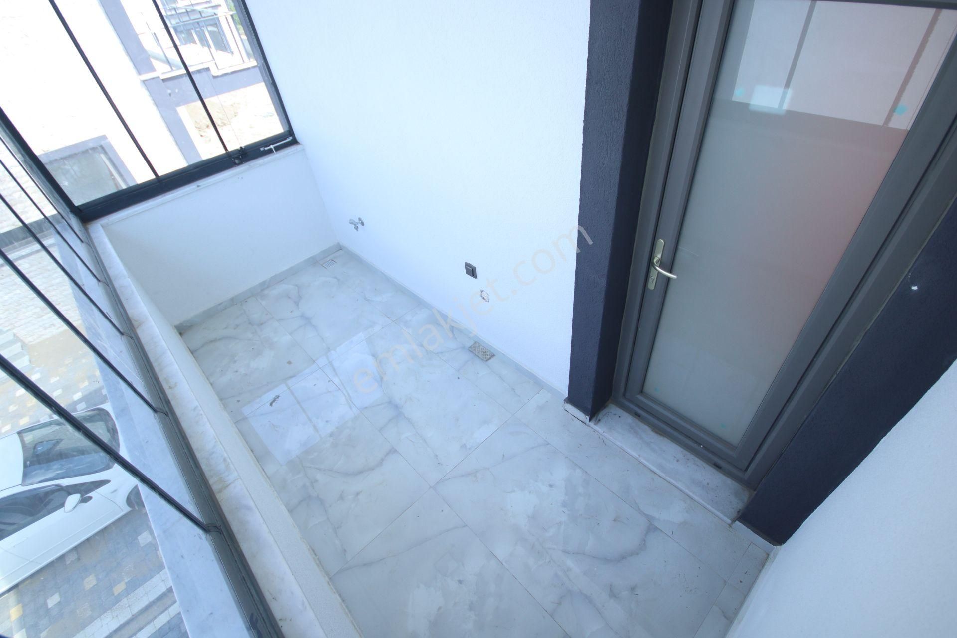 Aygülden Edremit'de Site İçi Ayrı Mutfak Ebeveyn Banyolu Havuzlu 4+1 Bağımsız Satılık Müstakil Villa - Görsel 22