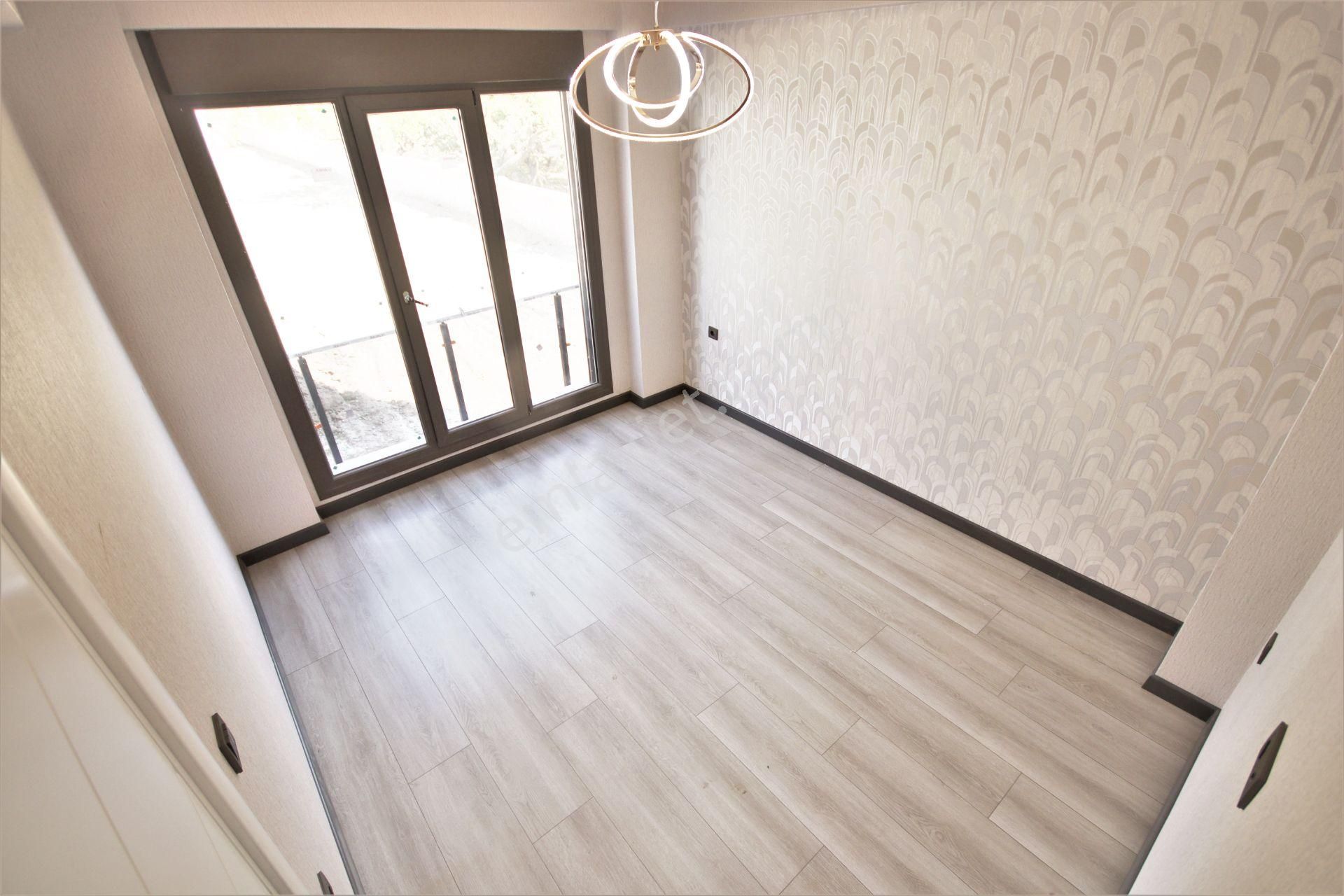 Aygülden Edremit'de Site İçi Ayrı Mutfak Ebeveyn Banyolu Havuzlu 4+1 Bağımsız Satılık Müstakil Villa - Görsel 16