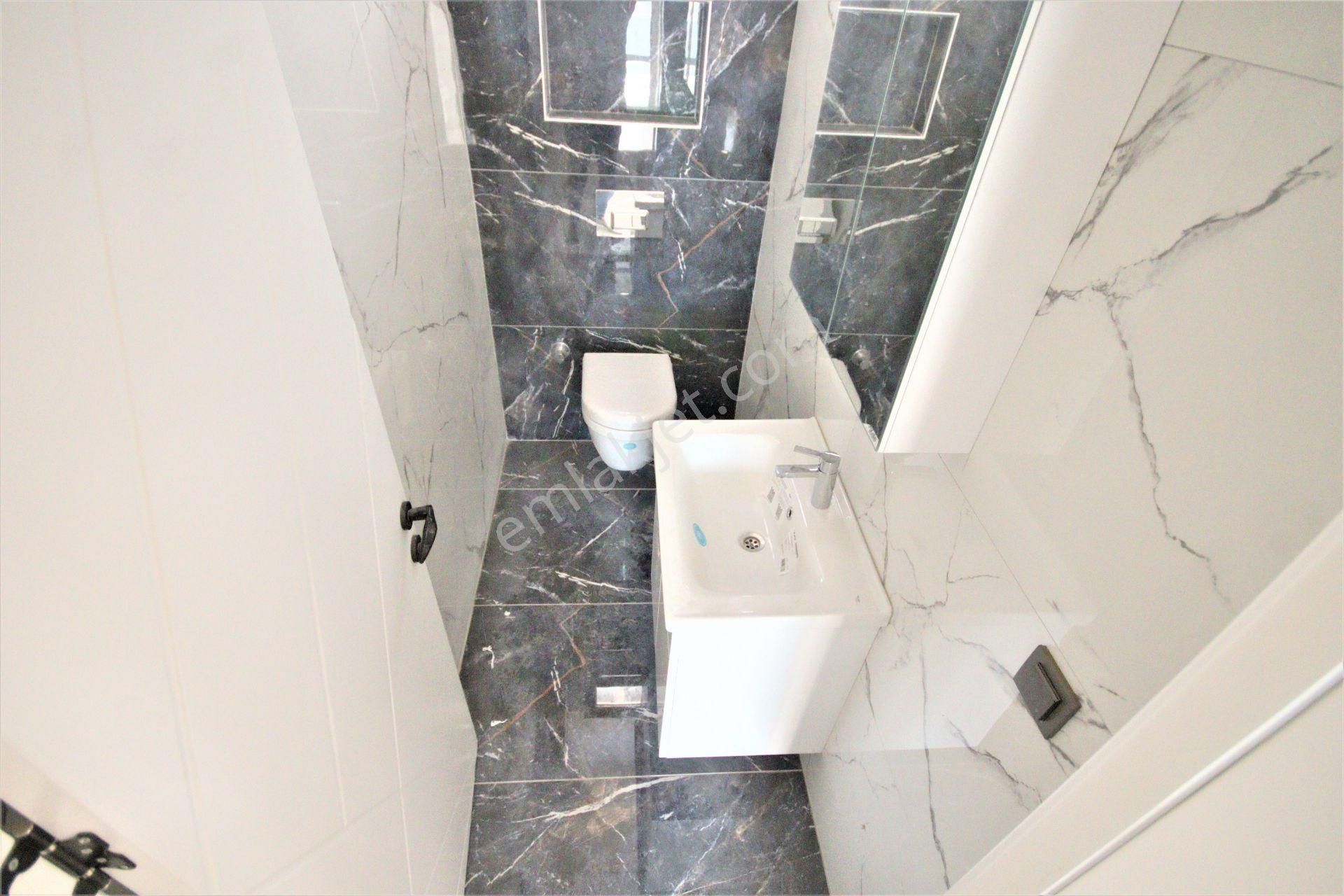 Aygülden Edremit'de Site İçi Ayrı Mutfak Ebeveyn Banyolu Havuzlu 4+1 Bağımsız Satılık Müstakil Villa - Görsel 14