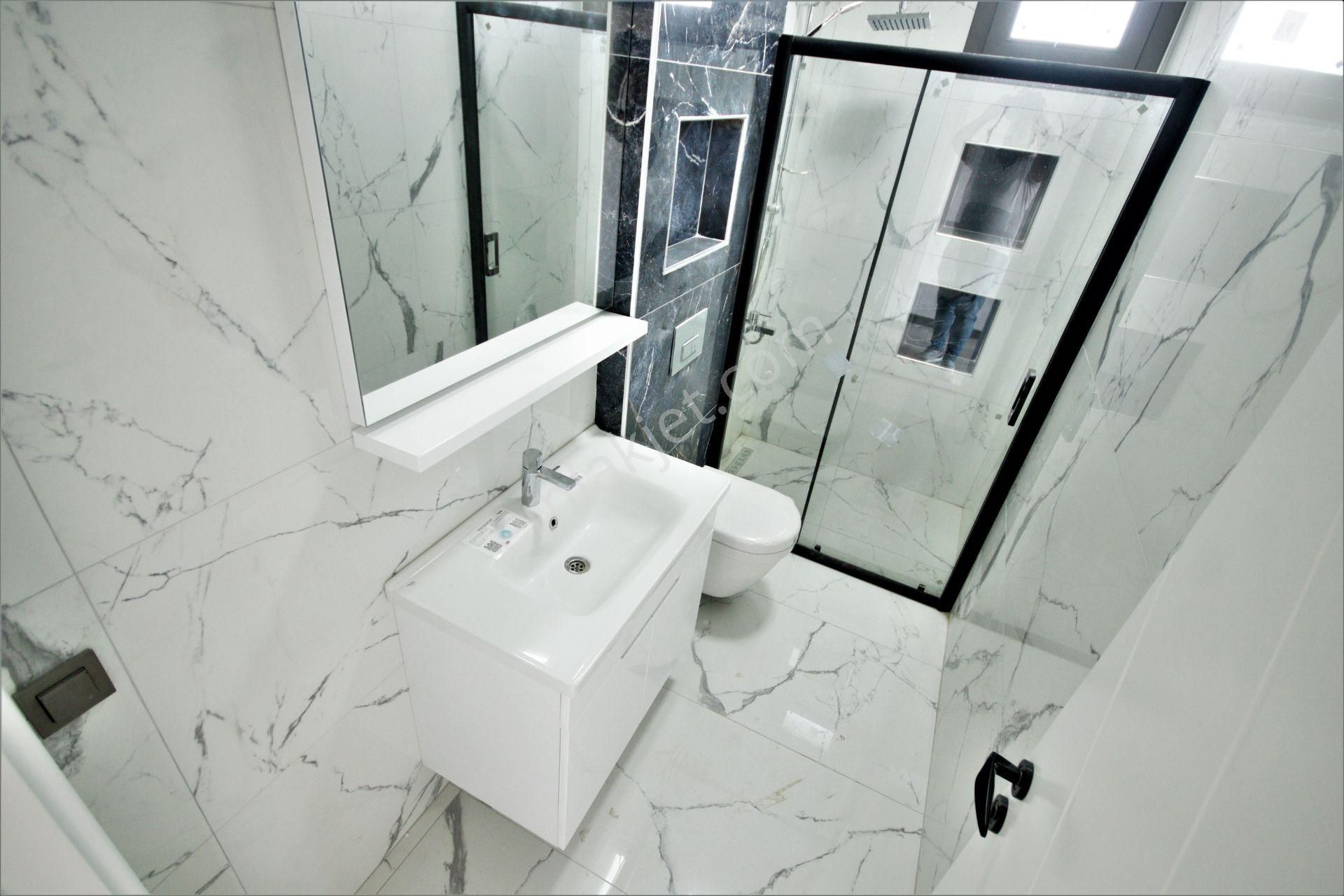 Aygülden Edremit'de Site İçi Ayrı Mutfak Ebeveyn Banyolu Havuzlu 4+1 Bağımsız Satılık Müstakil Villa - Görsel 28