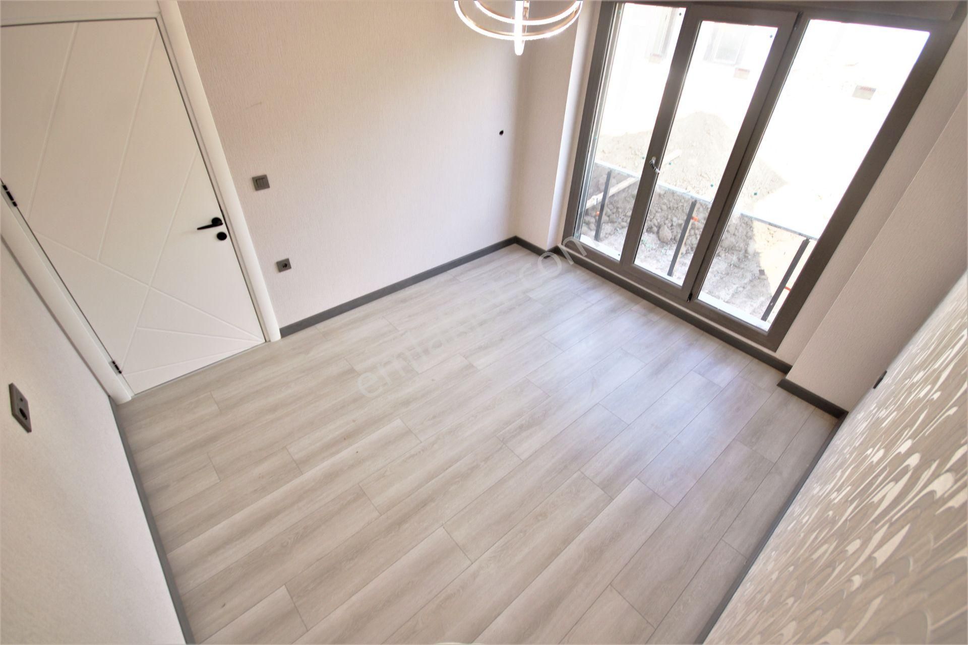 Aygülden Edremit'de Site İçi Ayrı Mutfak Ebeveyn Banyolu Havuzlu 4+1 Bağımsız Satılık Müstakil Villa - Görsel 15