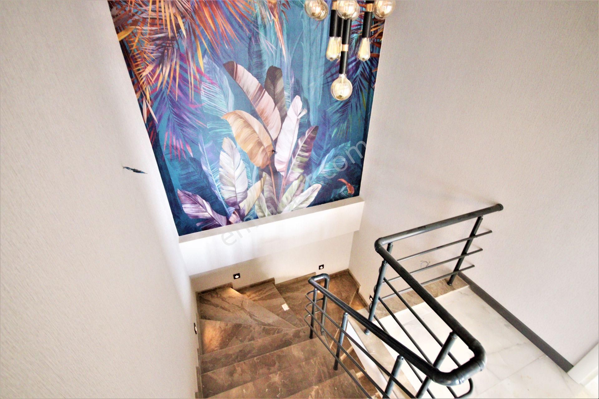 Aygülden Edremit'de Site İçi Ayrı Mutfak Ebeveyn Banyolu Havuzlu 4+1 Bağımsız Satılık Müstakil Villa - Görsel 18