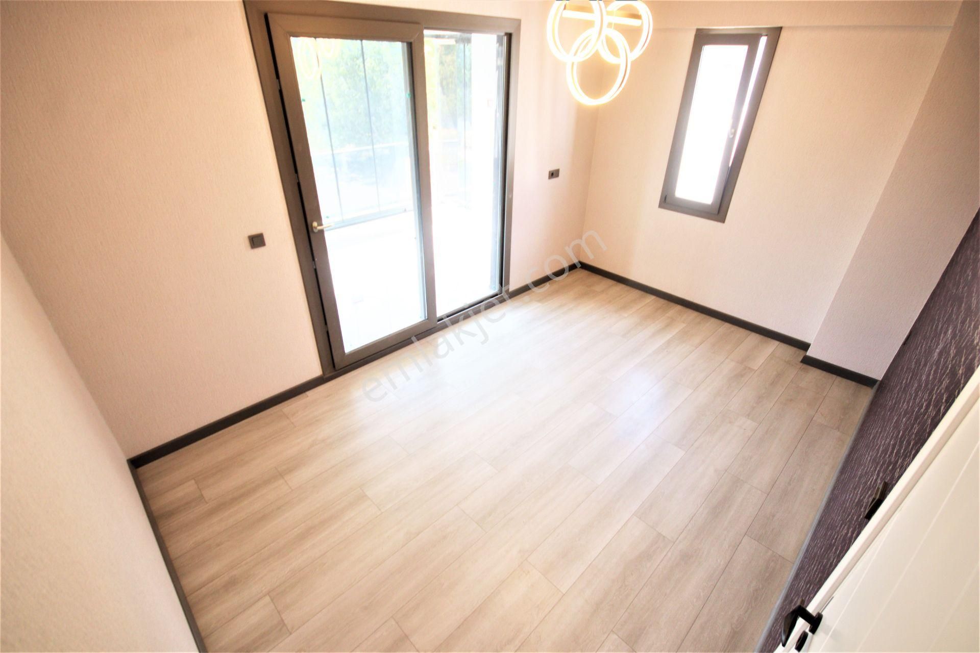 Aygülden Edremit'de Site İçi Ayrı Mutfak Ebeveyn Banyolu Havuzlu 4+1 Bağımsız Satılık Müstakil Villa - Görsel 32