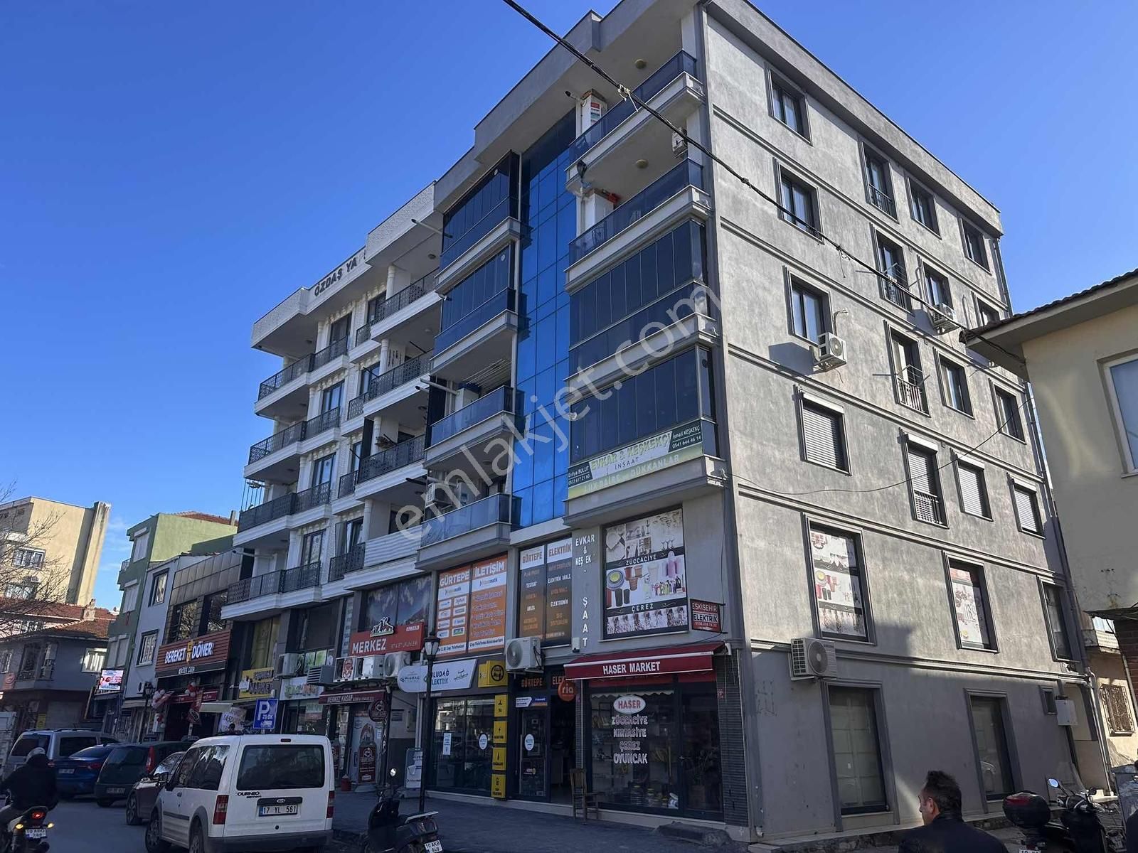 Full Eşyalı Doğalgazlı Merkezi Konumda 2+1 Geniş Daire