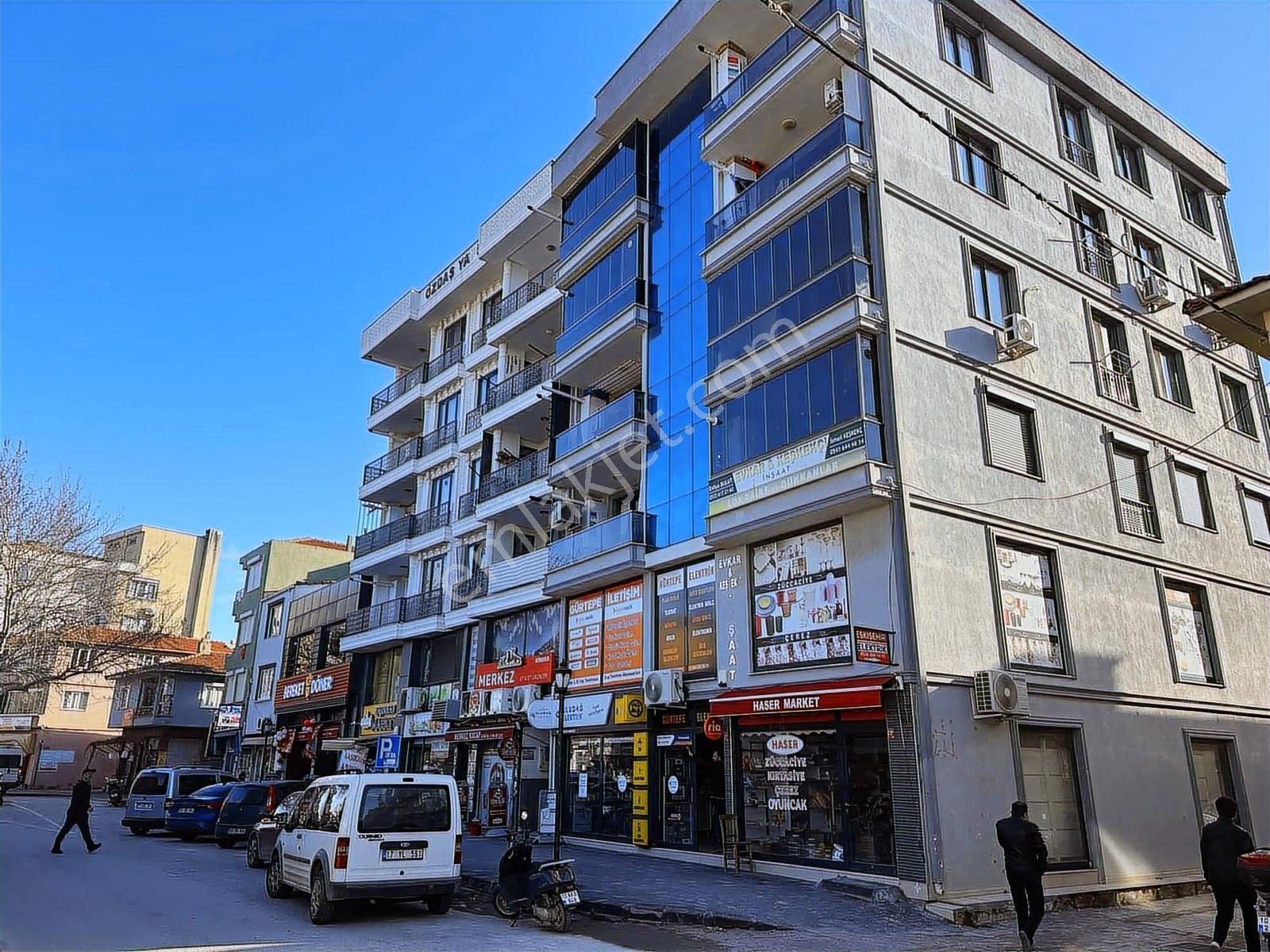 Full Eşyalı Doğalgazlı Merkezi Konumda 2+1 Geniş Daire - Görsel 4