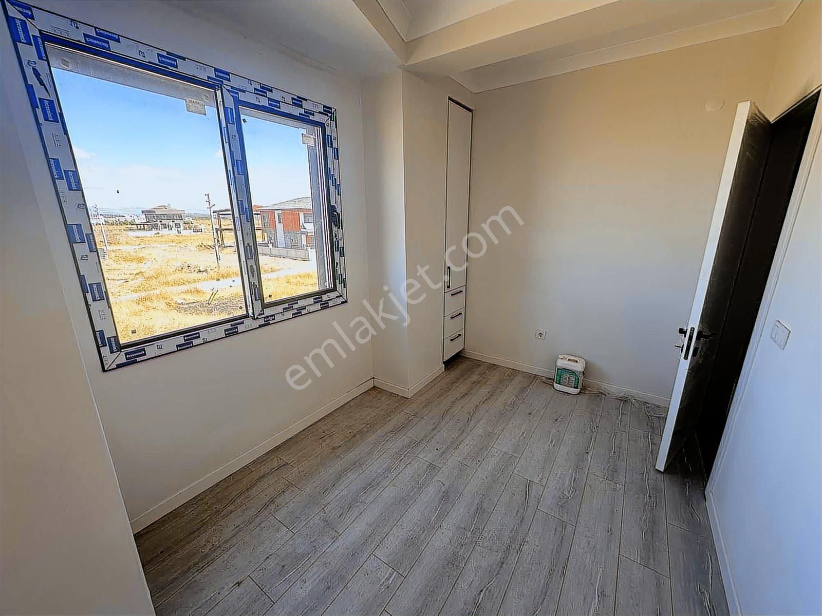 Denize Yakın Konumda Bahçeli İskanlı Manzaralı Sıfır Villa - Görsel 4