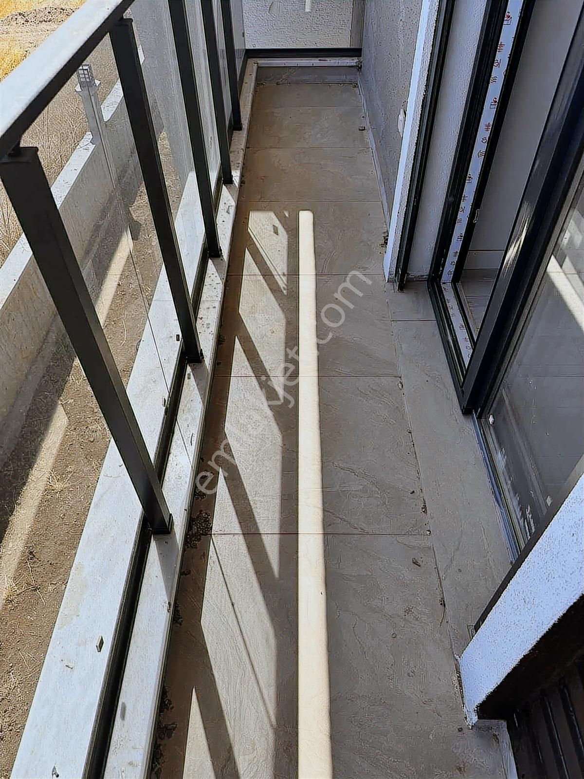 Denize Yakın Konumda Bahçeli İskanlı Manzaralı Sıfır Villa - Görsel 24