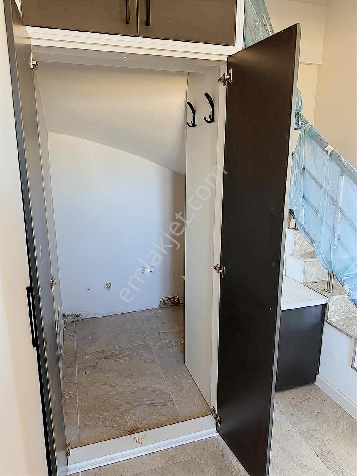 Denize Yakın Konumda Bahçeli İskanlı Manzaralı Sıfır Villa - Görsel 8