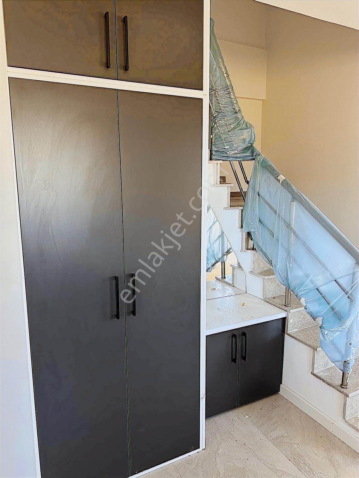 Denize Yakın Konumda Bahçeli İskanlı Manzaralı Sıfır Villa - Görsel 13