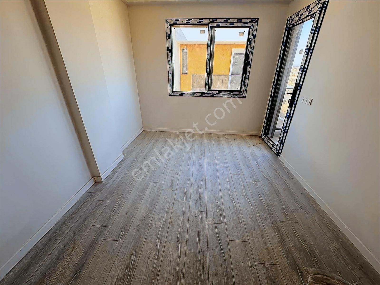 Denize Yakın Konumda Bahçeli İskanlı Manzaralı Sıfır Villa - Görsel 10