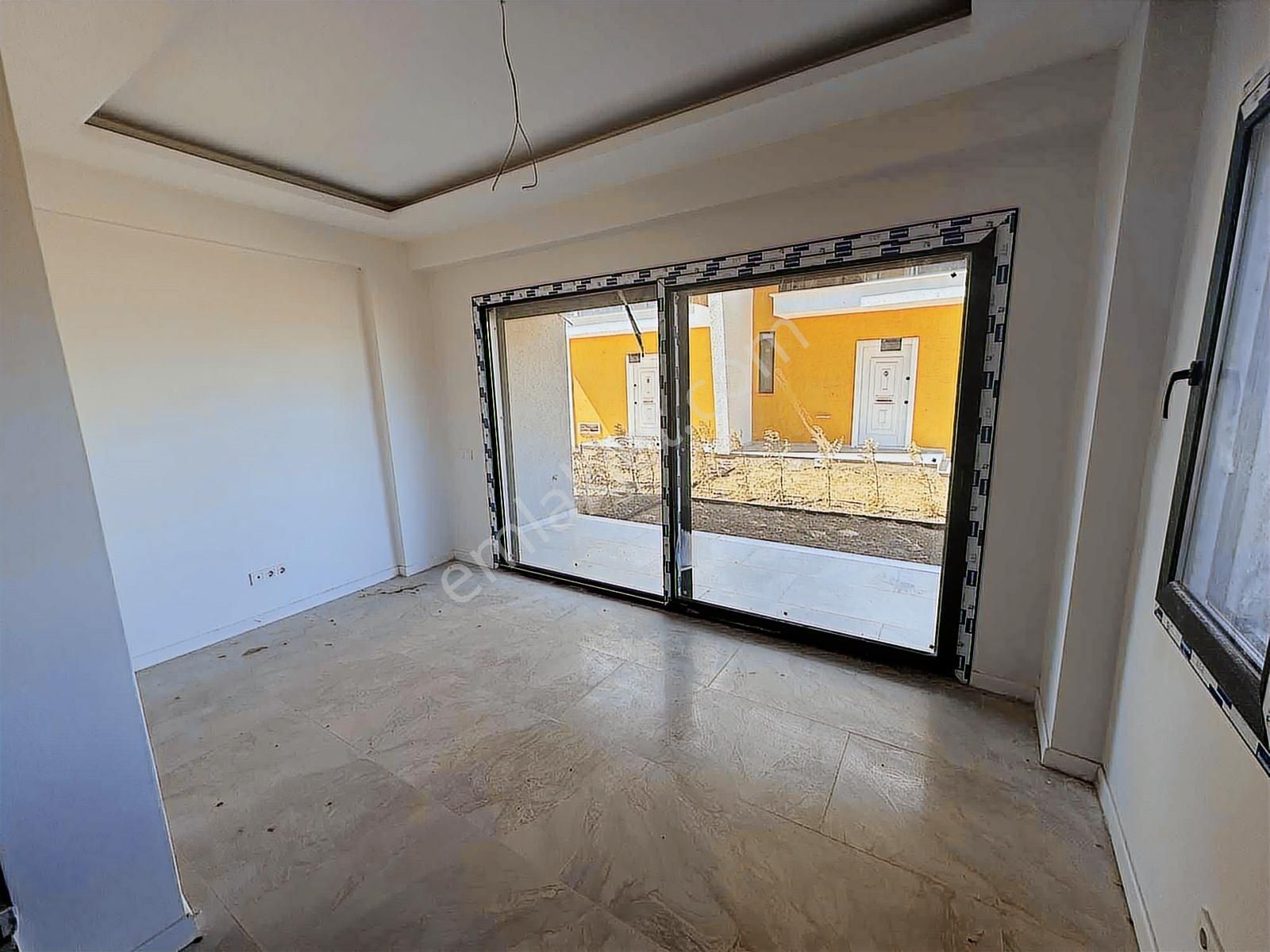 Denize Yakın Konumda Bahçeli İskanlı Manzaralı Sıfır Villa - Görsel 7