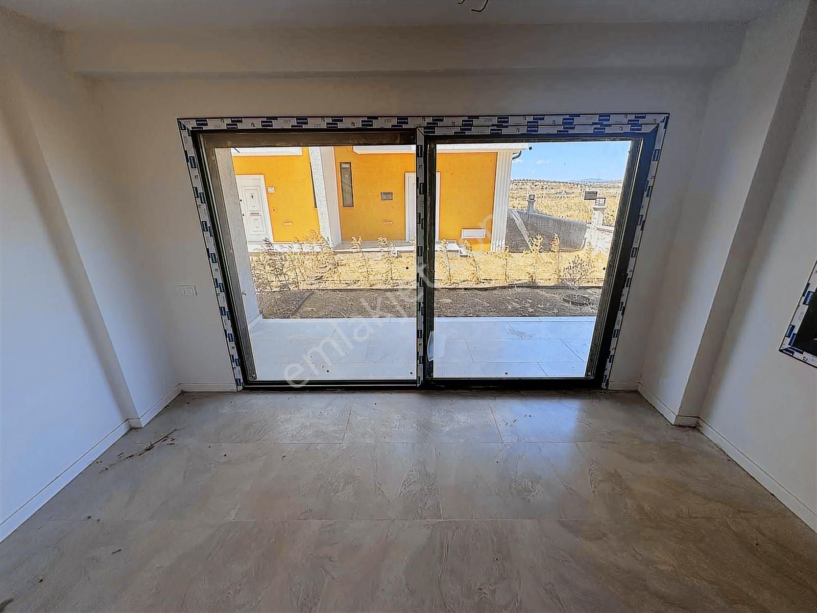 Denize Yakın Konumda Bahçeli İskanlı Manzaralı Sıfır Villa - Görsel 26